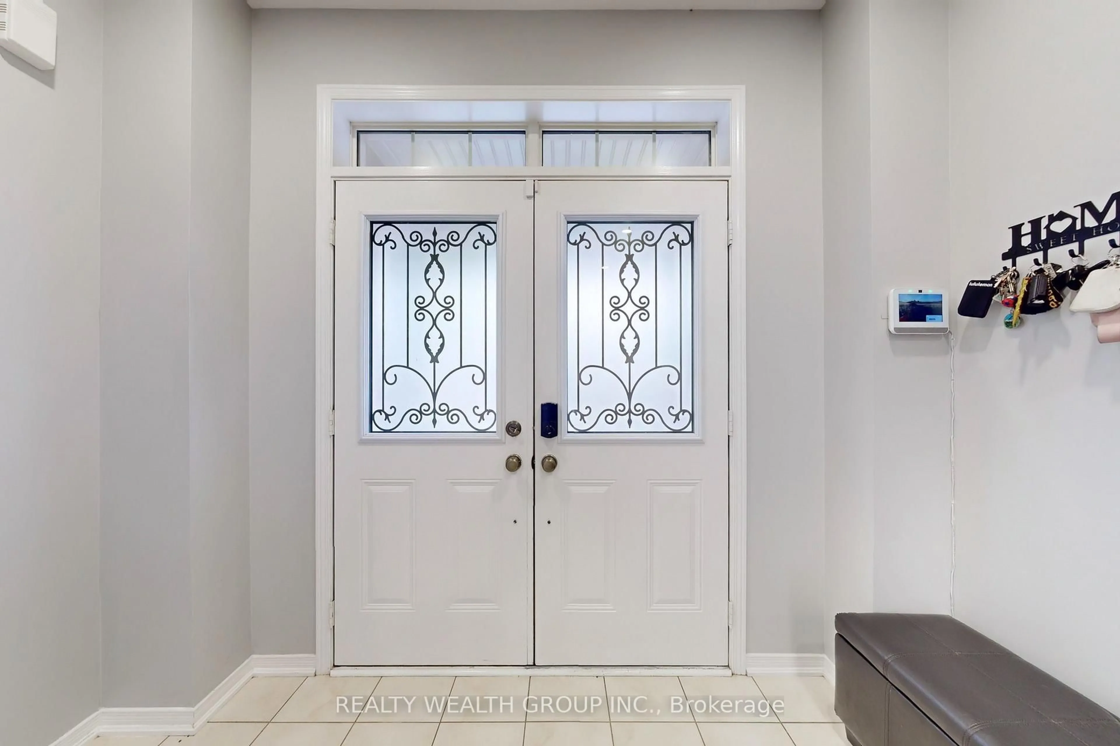 Indoor entryway for 3072 Janice Dr, Oakville Ontario L6M 0S7