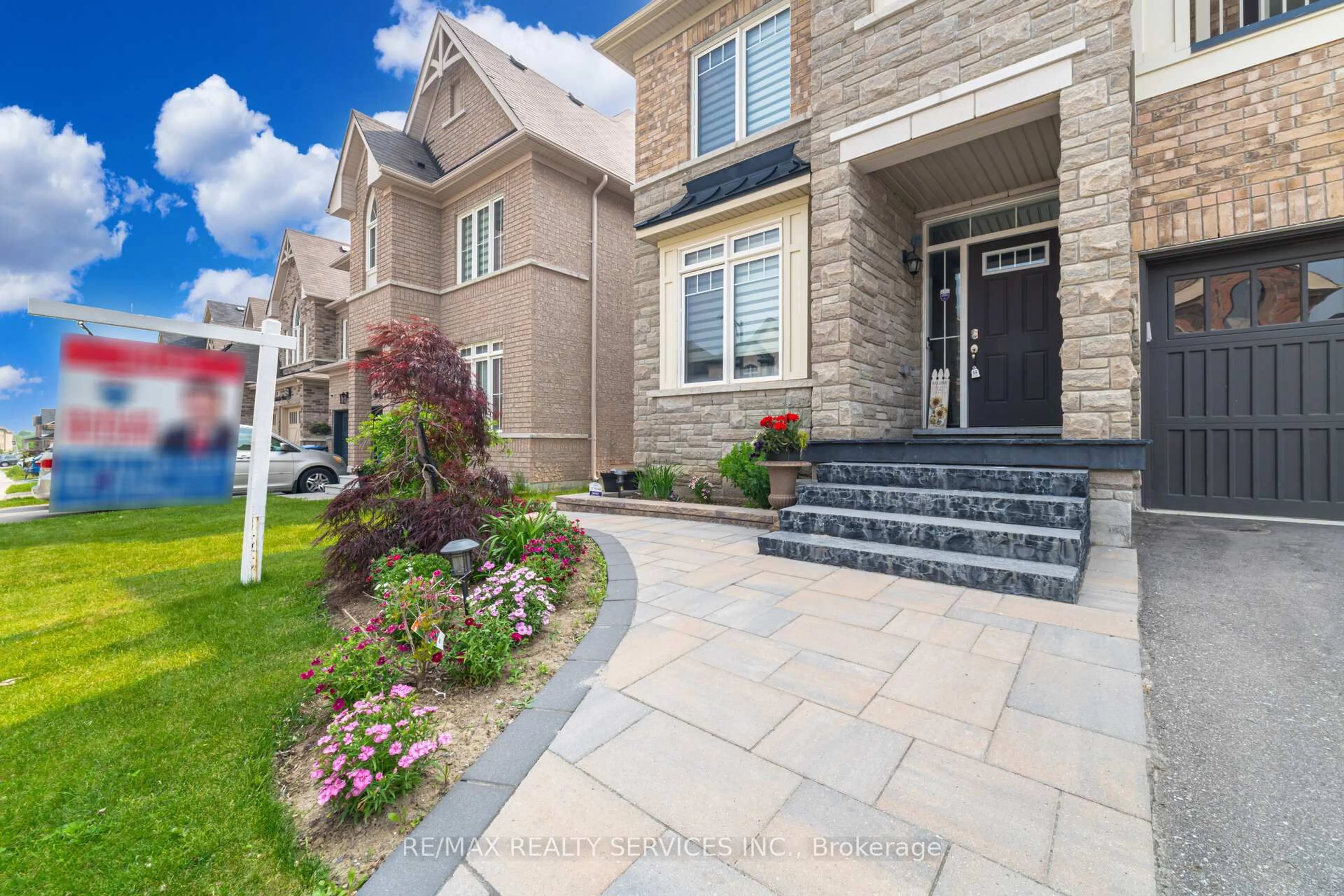 Home with brick exterior material, street for 40 Portman St, Caledon Ontario L7C 4E5