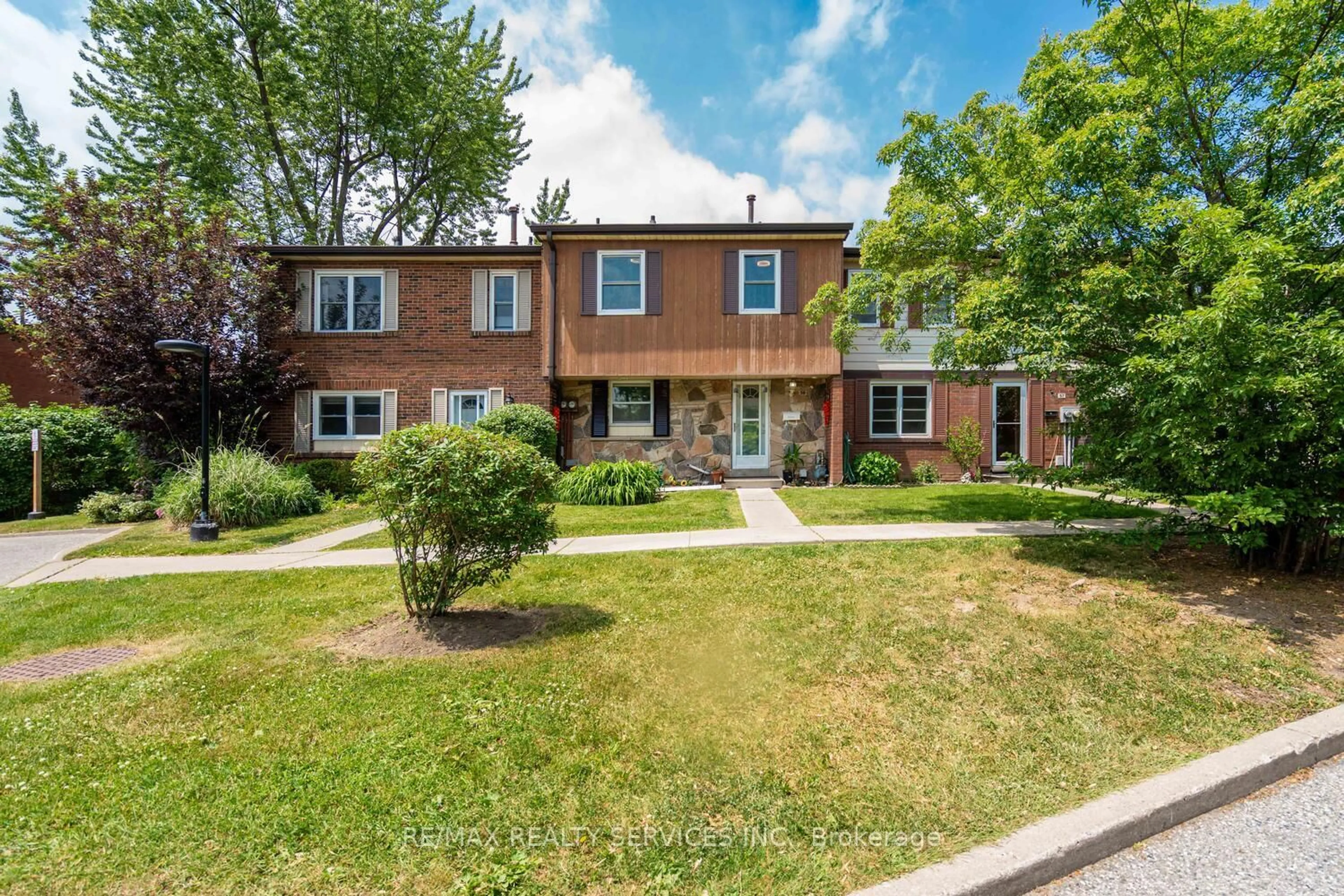 Home with brick exterior material, street for 2825 Gananoque Dr #58, Mississauga Ontario L5N 1V6