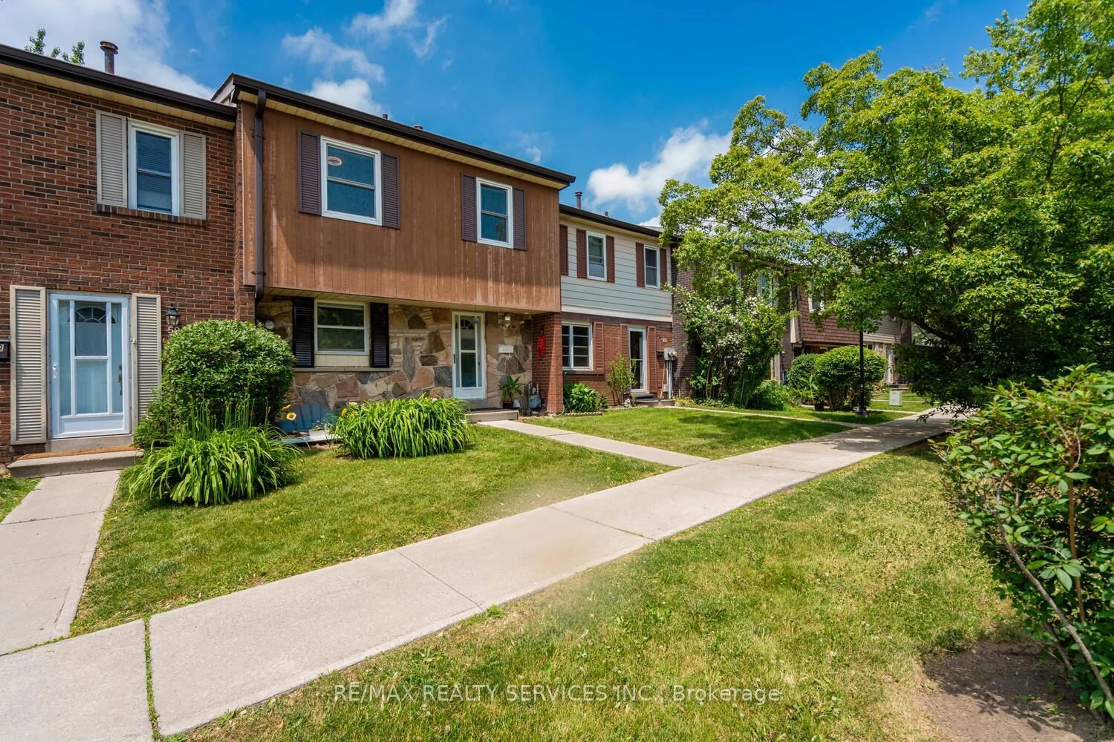 Home with brick exterior material, street for 2825 Gananoque Dr #58, Mississauga Ontario L5N 1V6