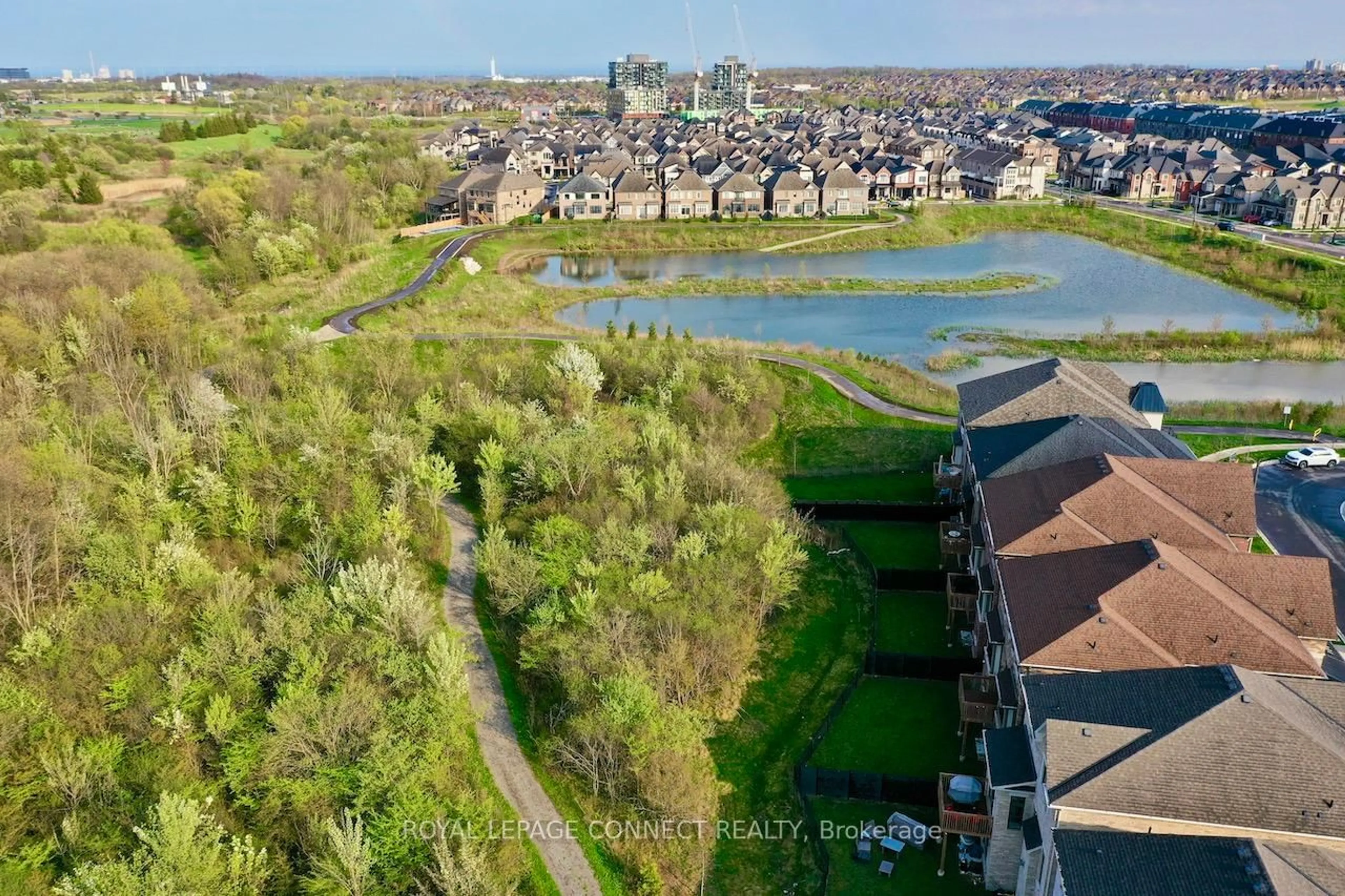 A pic from outside/outdoor area/front of a property/back of a property/a pic from drone, water/lake/river/ocean view for 1428 Ford Strathy Cres, Oakville Ontario L6H 3W8