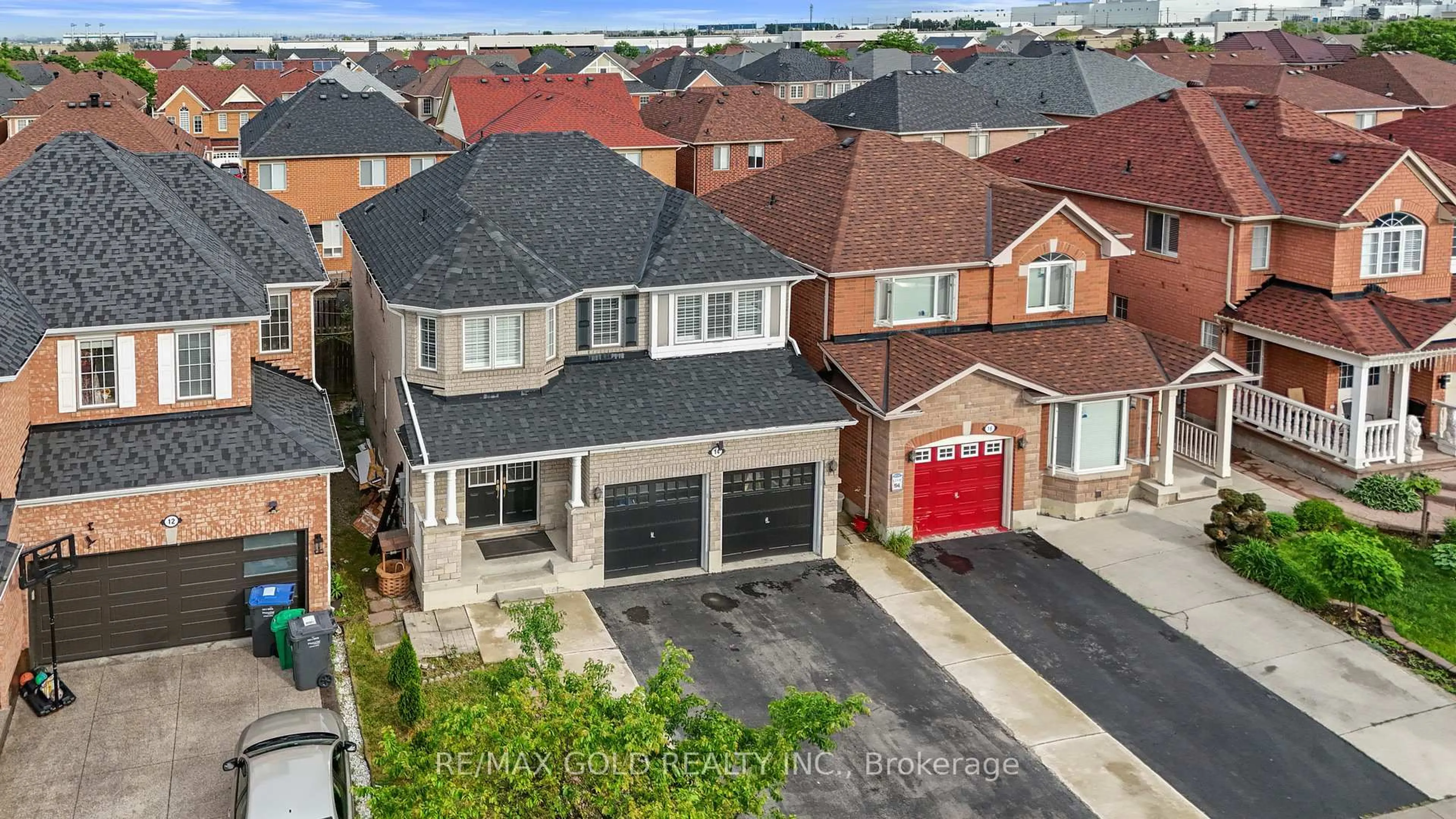 A pic from outside/outdoor area/front of a property/back of a property/a pic from drone, street for 14 Gaspe Rd, Brampton Ontario L6S 0A4