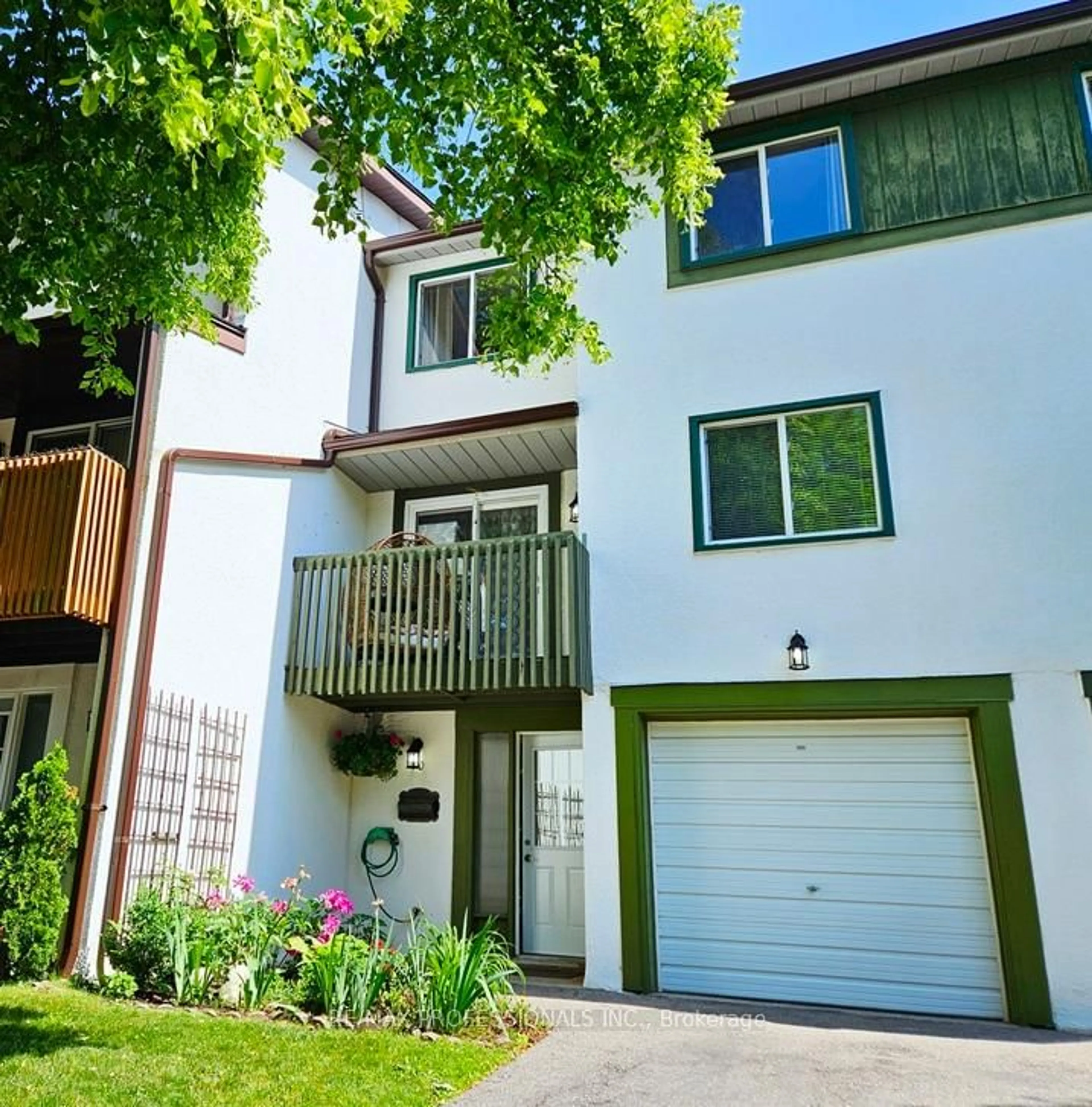 Home with vinyl exterior material, street for 2651 Aquitaine Ave #40, Mississauga Ontario L5N 1V5