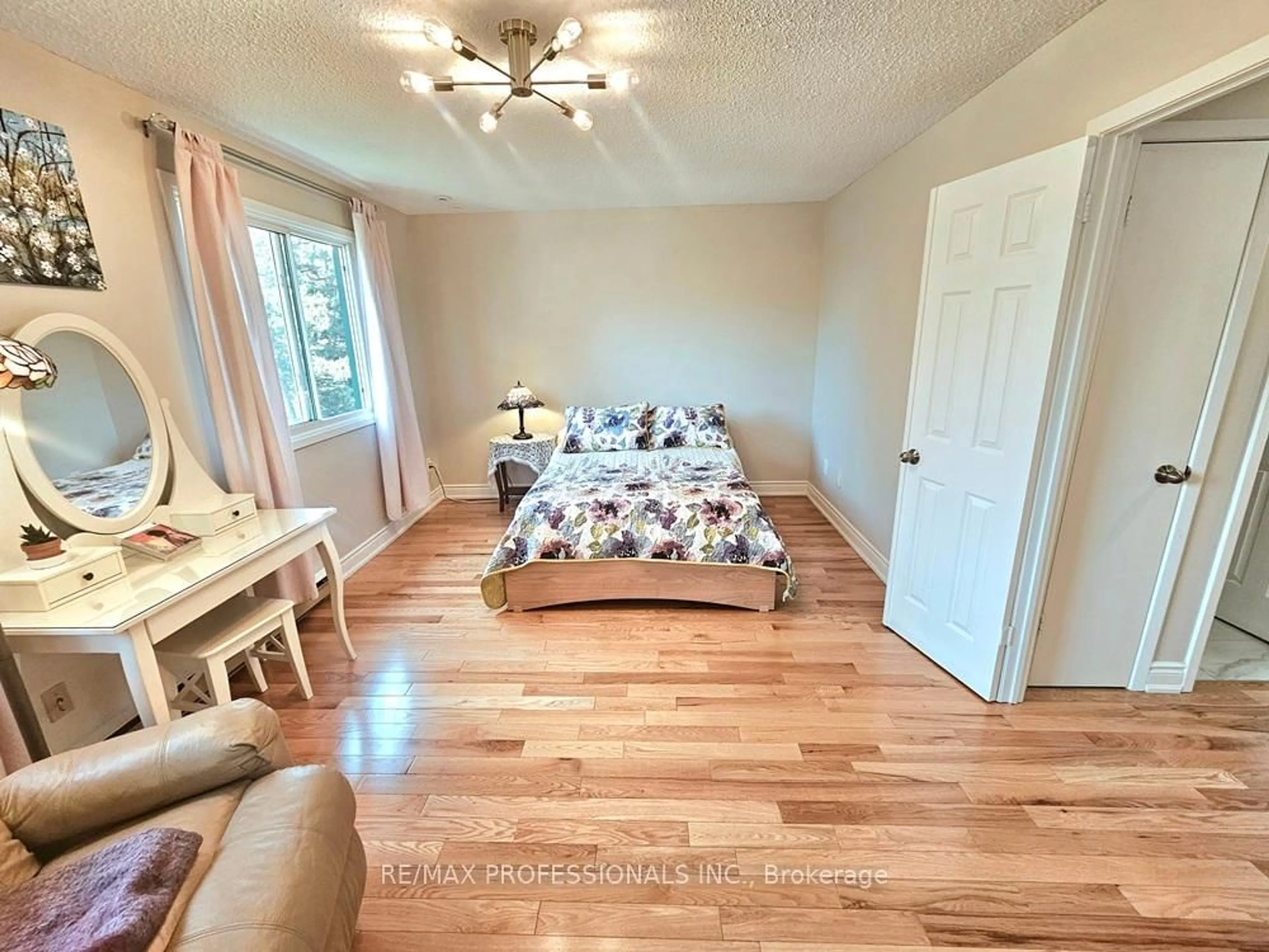 A pic of a room for 2651 Aquitaine Ave #40, Mississauga Ontario L5N 1V5