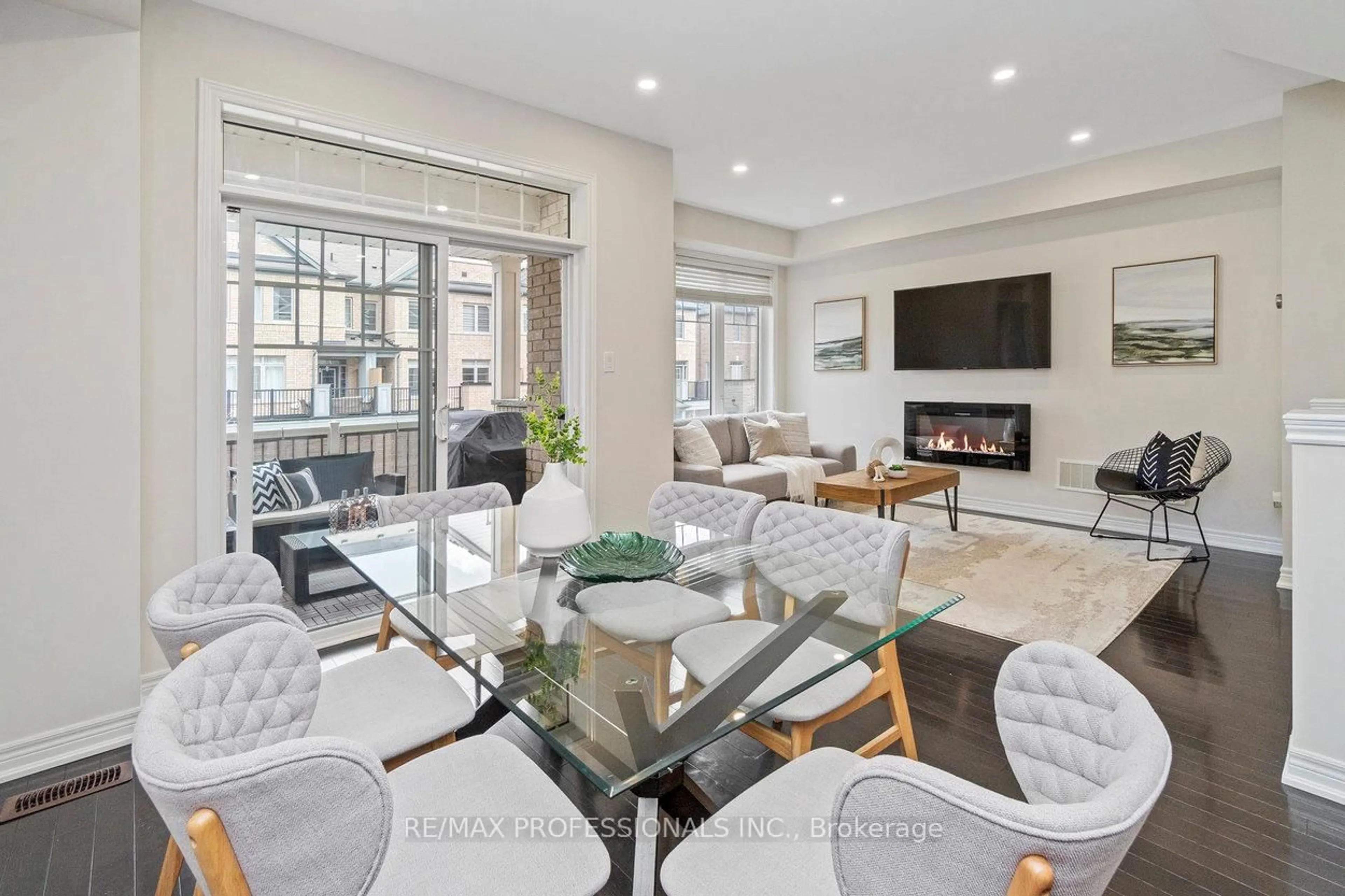 Living room with furniture, unknown for 22 Haymarket Dr, Brampton Ontario L7A 5C3