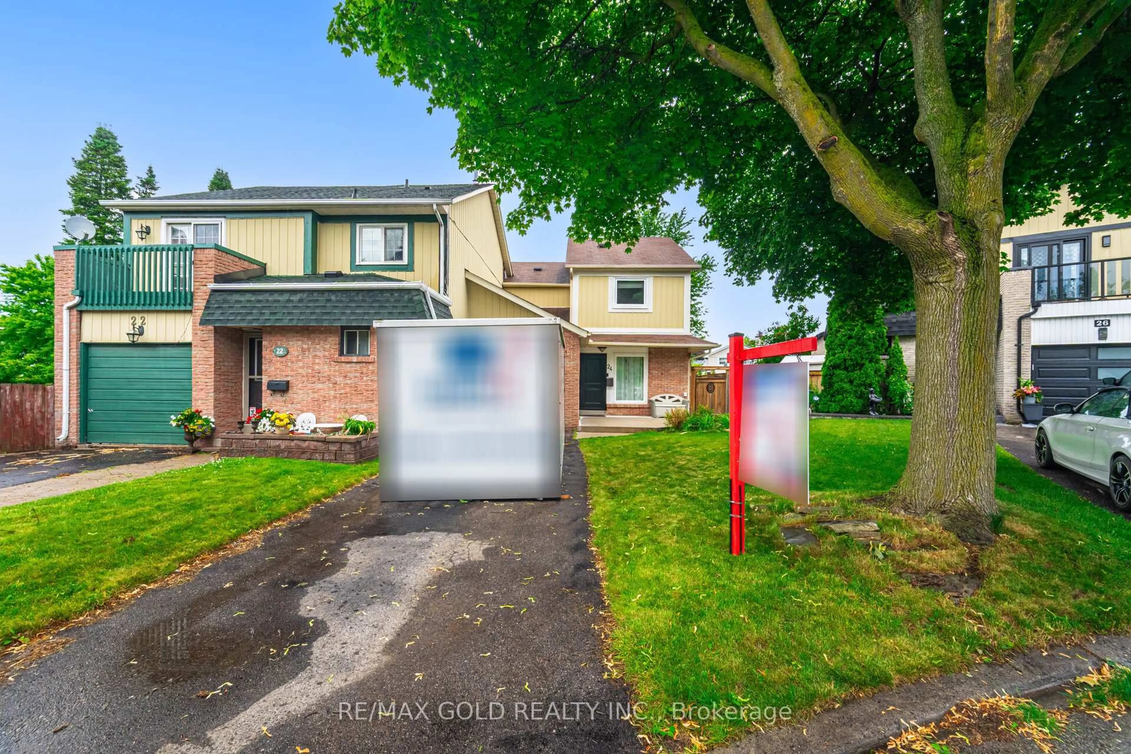 A pic from outside/outdoor area/front of a property/back of a property/a pic from drone, street for 24 Terry Hill, Brampton Ontario L6Z 1N1