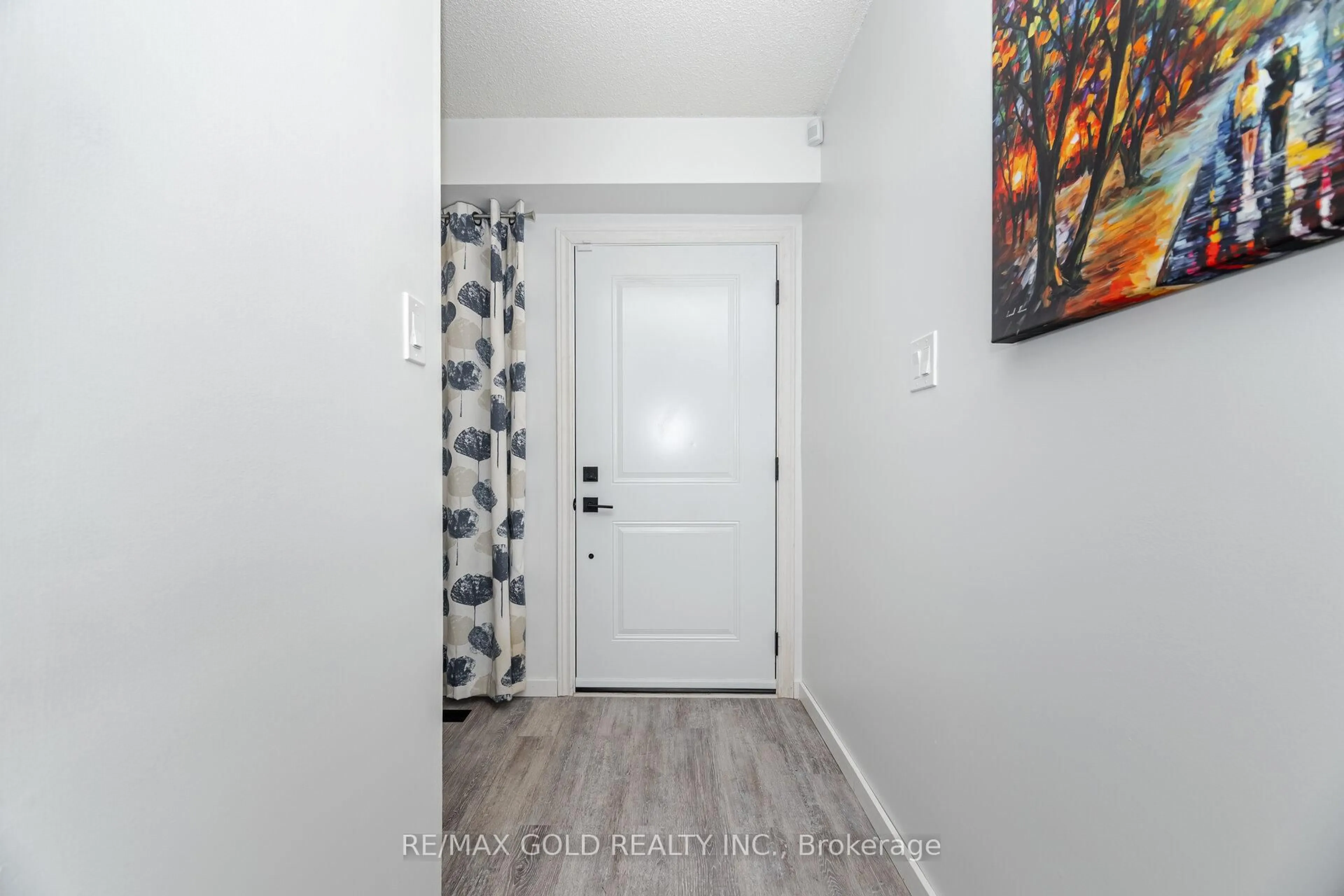 Indoor entryway for 24 Terry Hill, Brampton Ontario L6Z 1N1