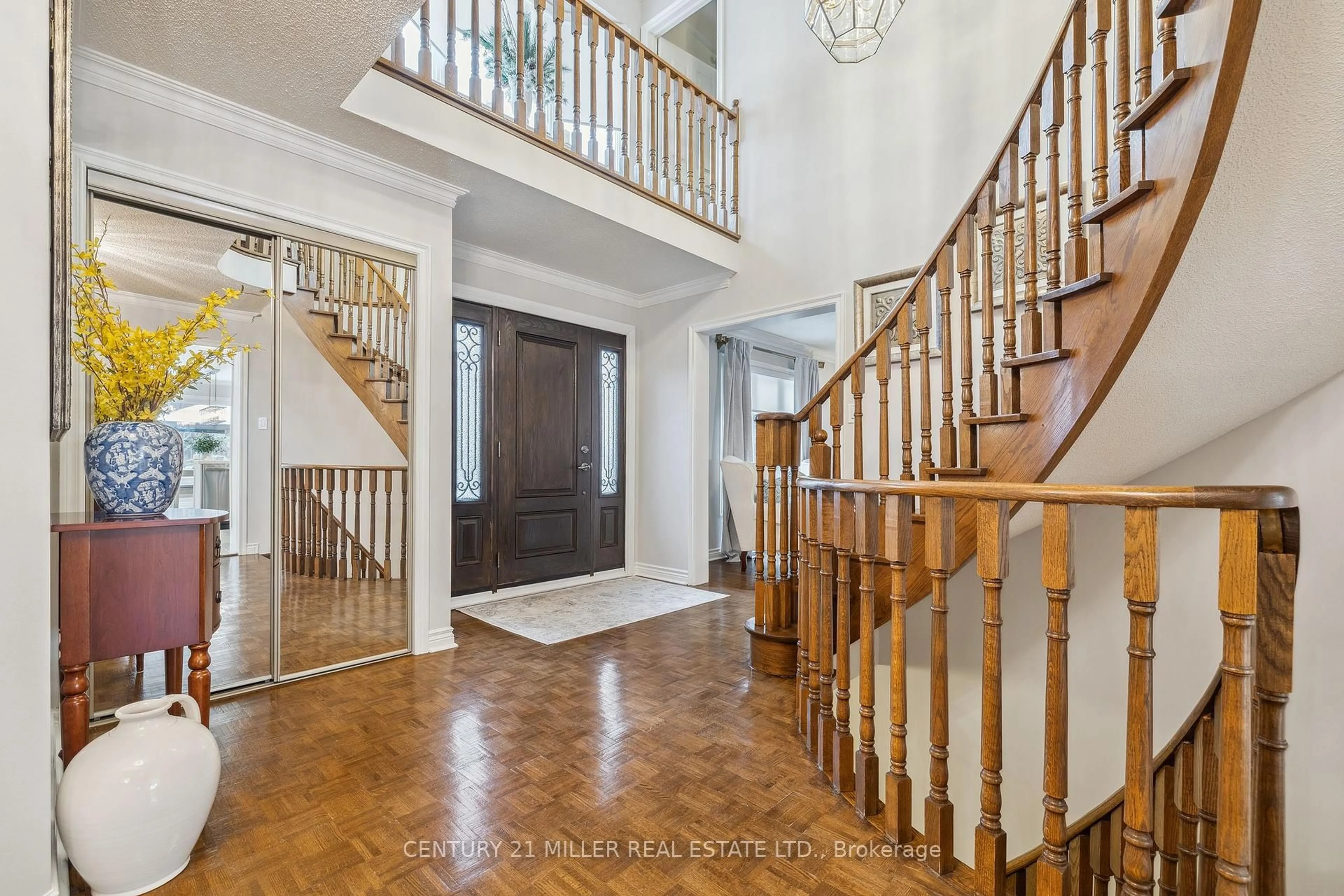 Indoor foyer for 4665 Beaufort Terr, Mississauga Ontario L5M 3J1