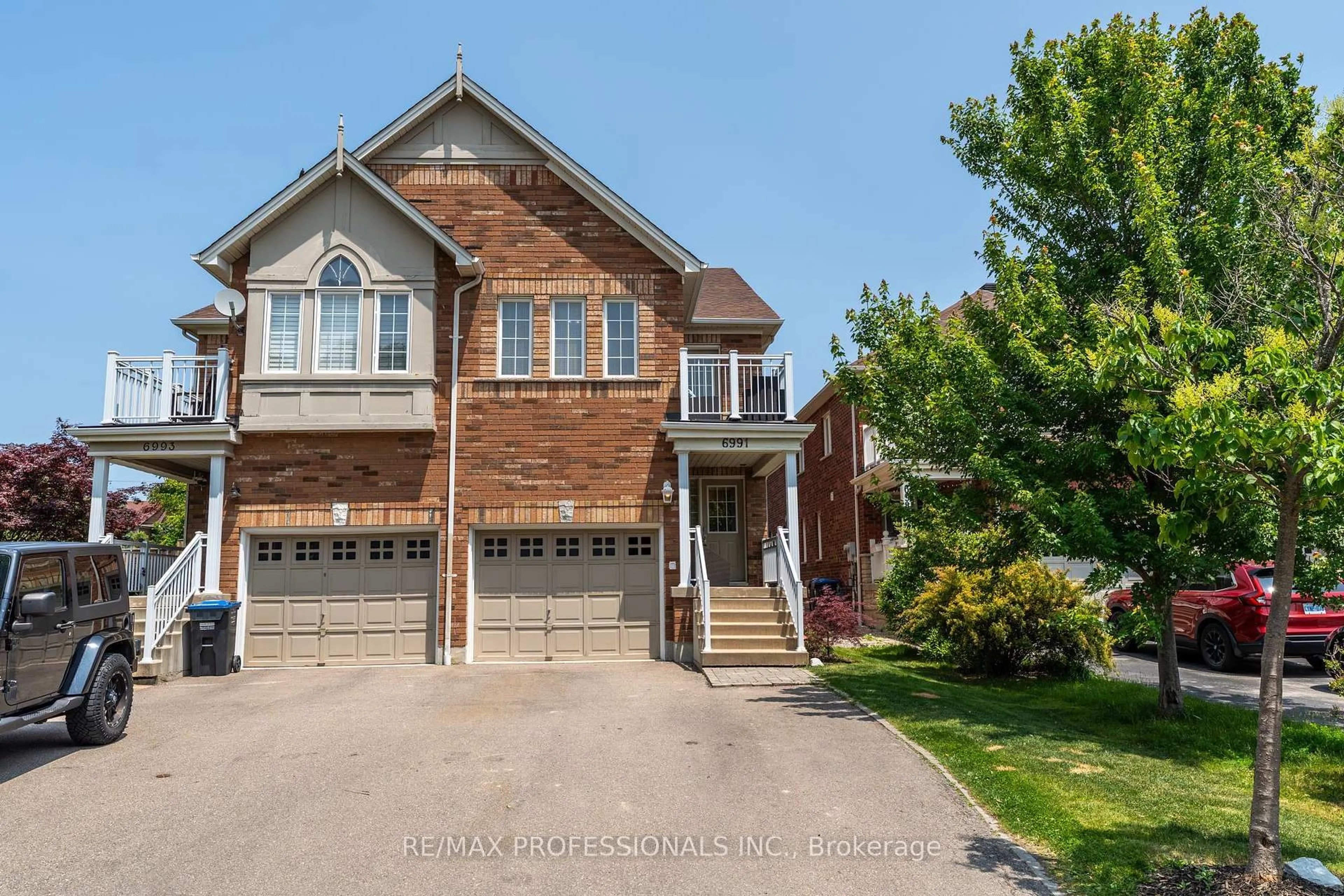 Home with brick exterior material, street for 6991 Elliott Parliament St, Mississauga Ontario L5W 1B7