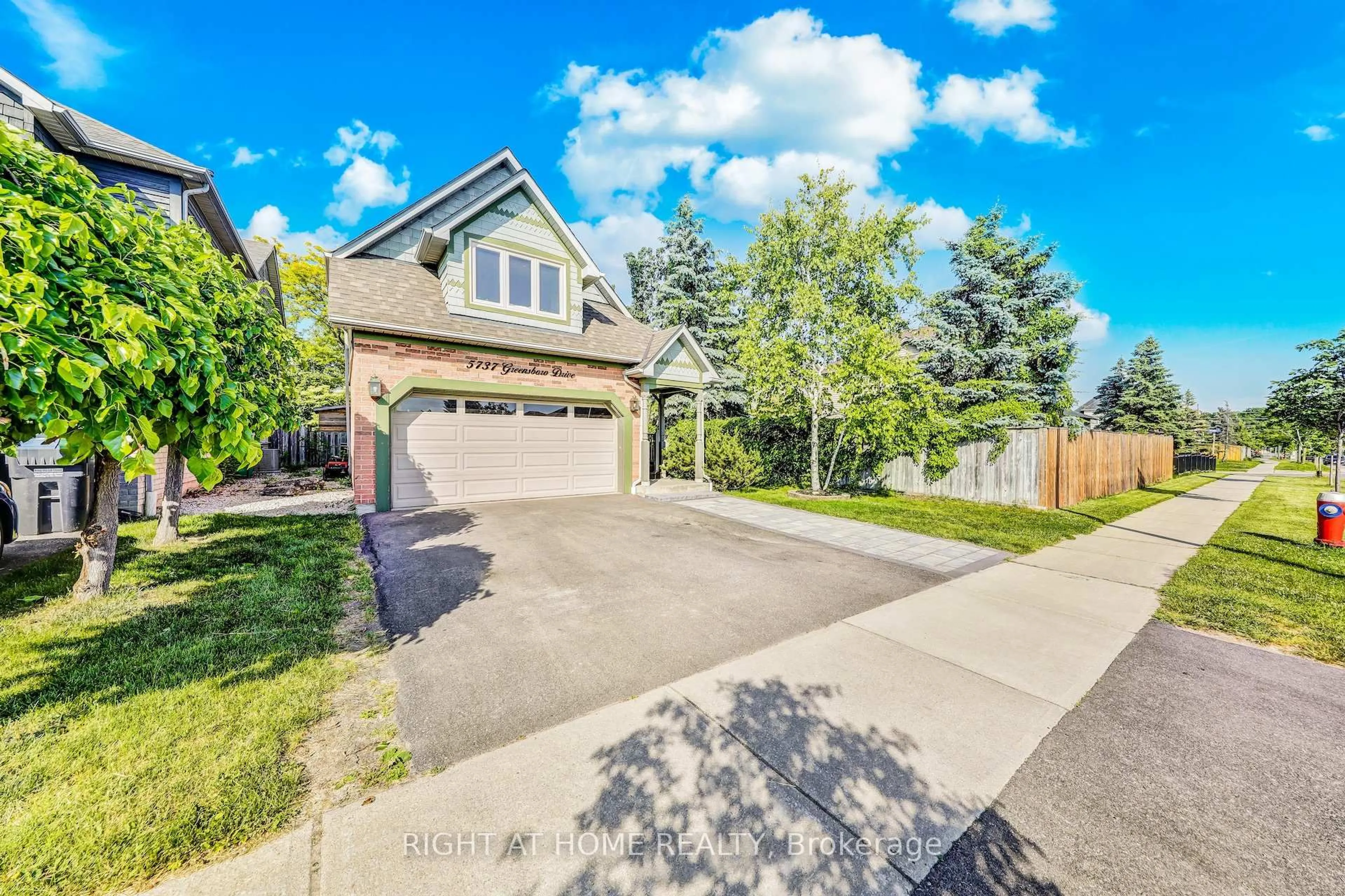 Patio, street for 5737 Greensboro Dr, Mississauga Ontario L5M 5T7
