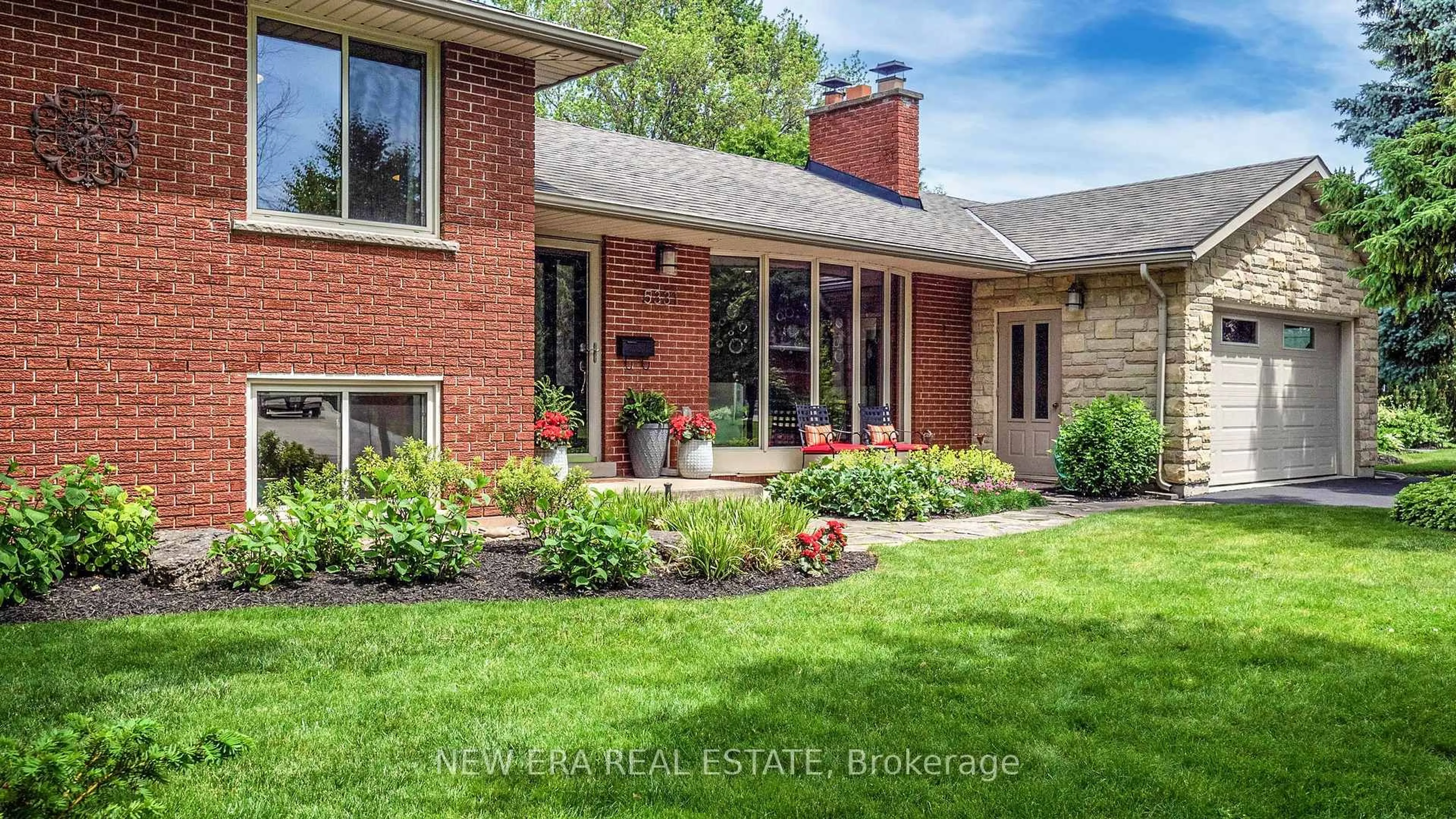 Home with brick exterior material, street for 5331 Mericourt Rd, Burlington Ontario L7L 3R5