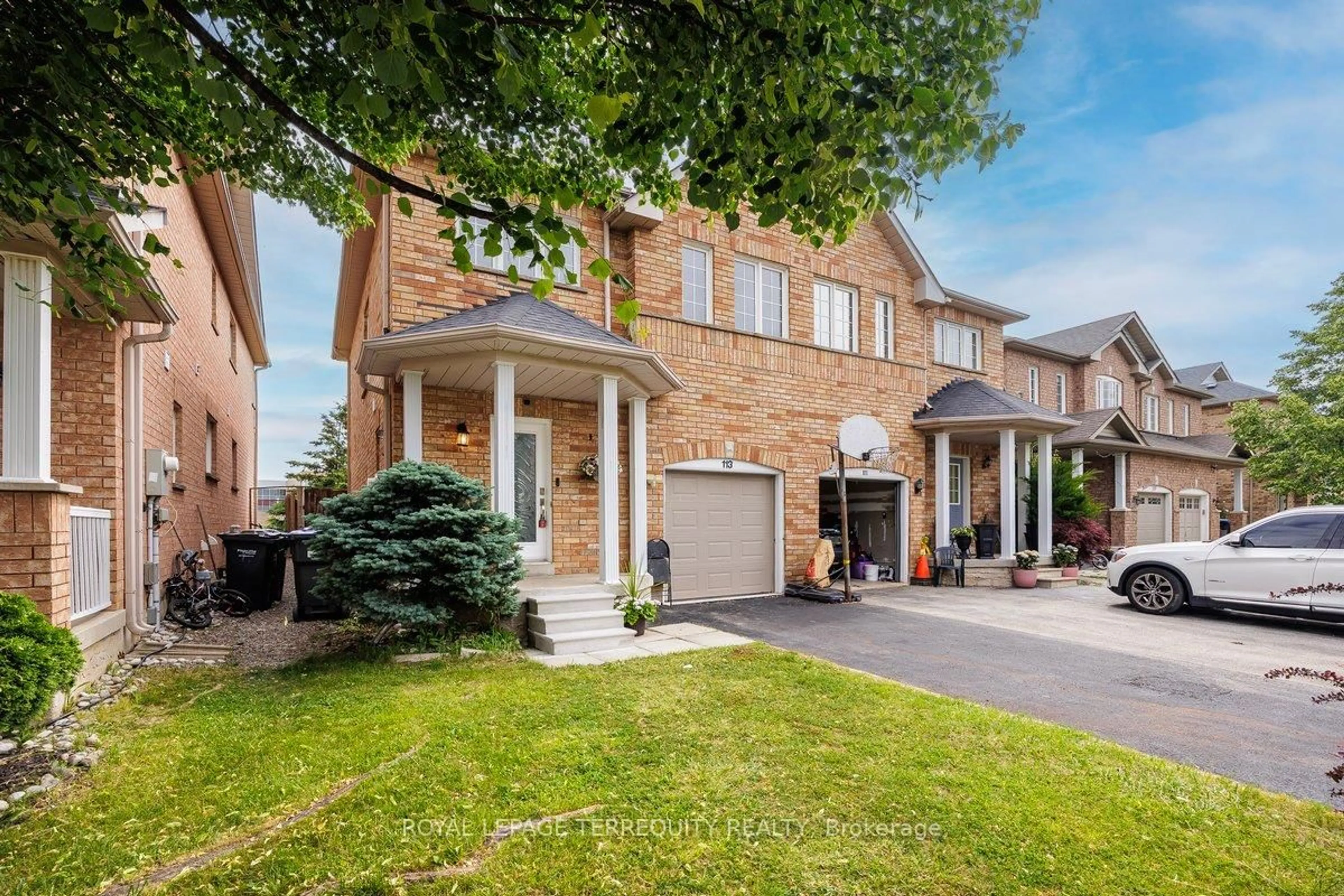 Home with brick exterior material, street for 113 Sewells Lane, Brampton Ontario L7A 2Z7