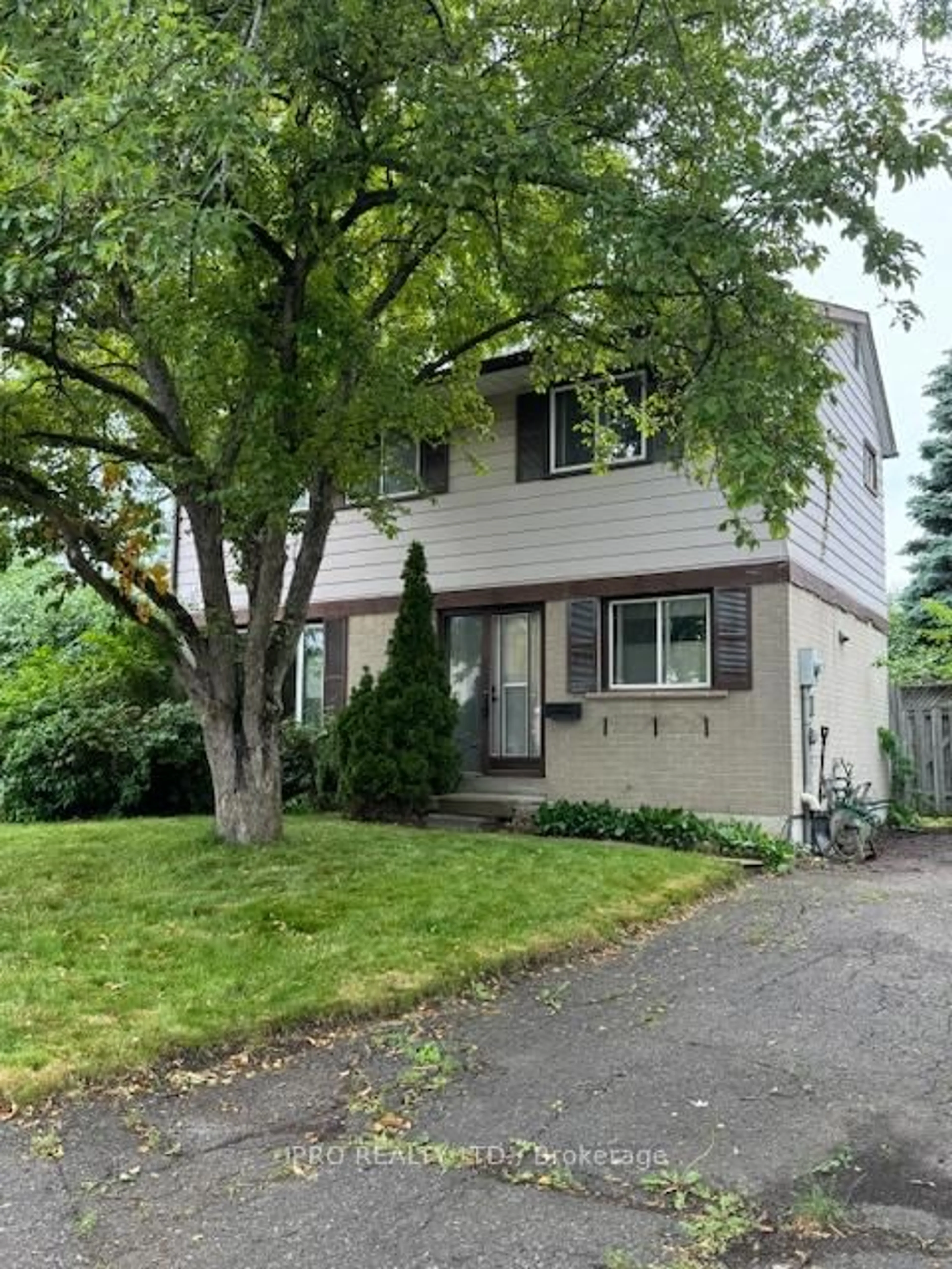 Home with vinyl exterior material, street for 6 Grove Park Sq, Brampton Ontario L6S 2K3