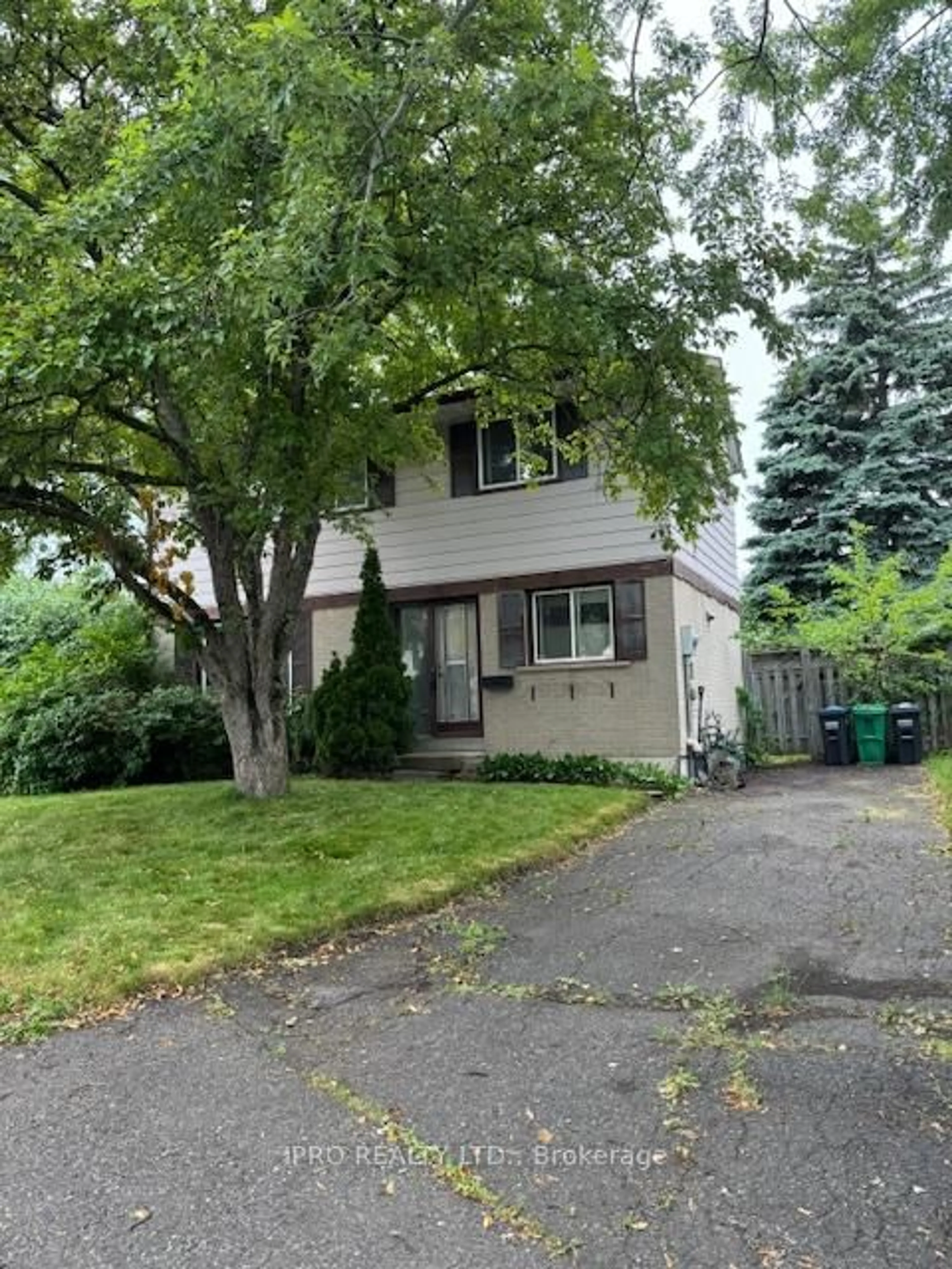 Home with vinyl exterior material, street for 6 Grove Park Sq, Brampton Ontario L6S 2K3