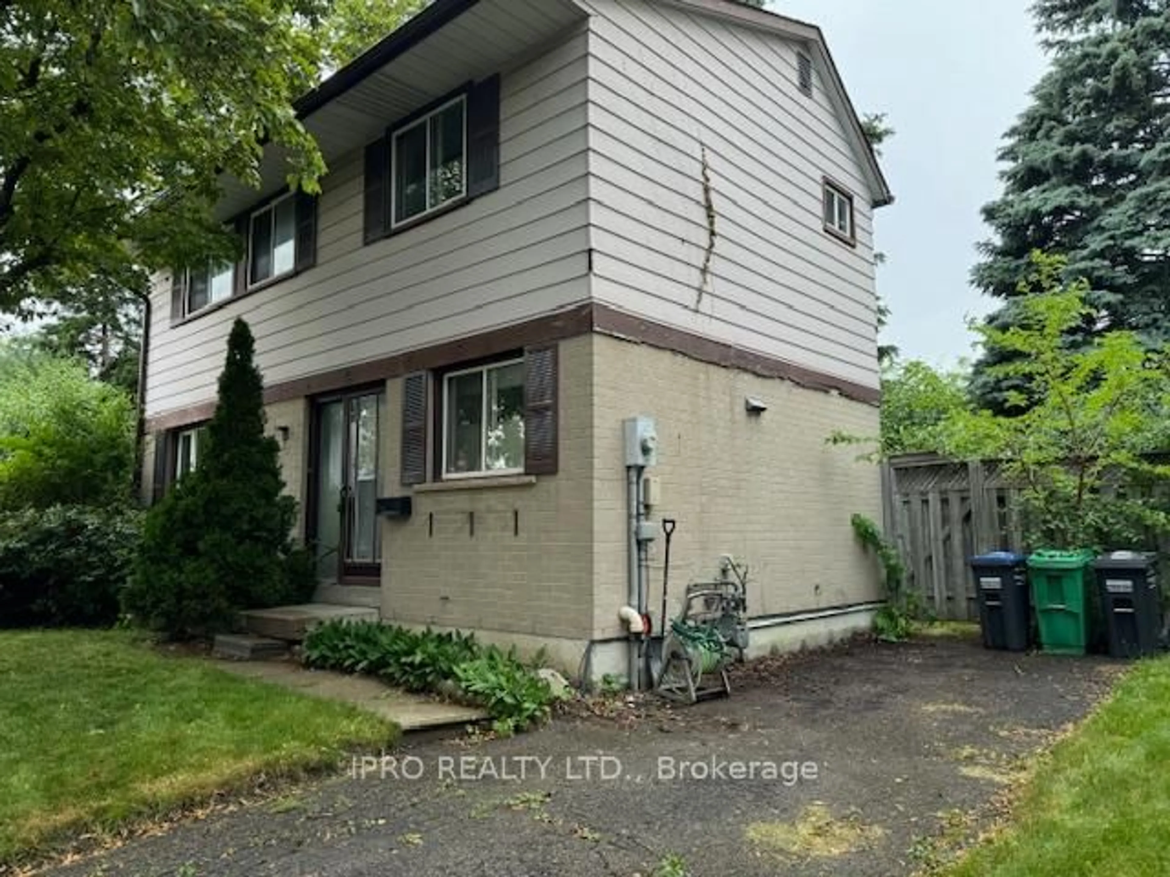Home with vinyl exterior material, street for 6 Grove Park Sq, Brampton Ontario L6S 2K3