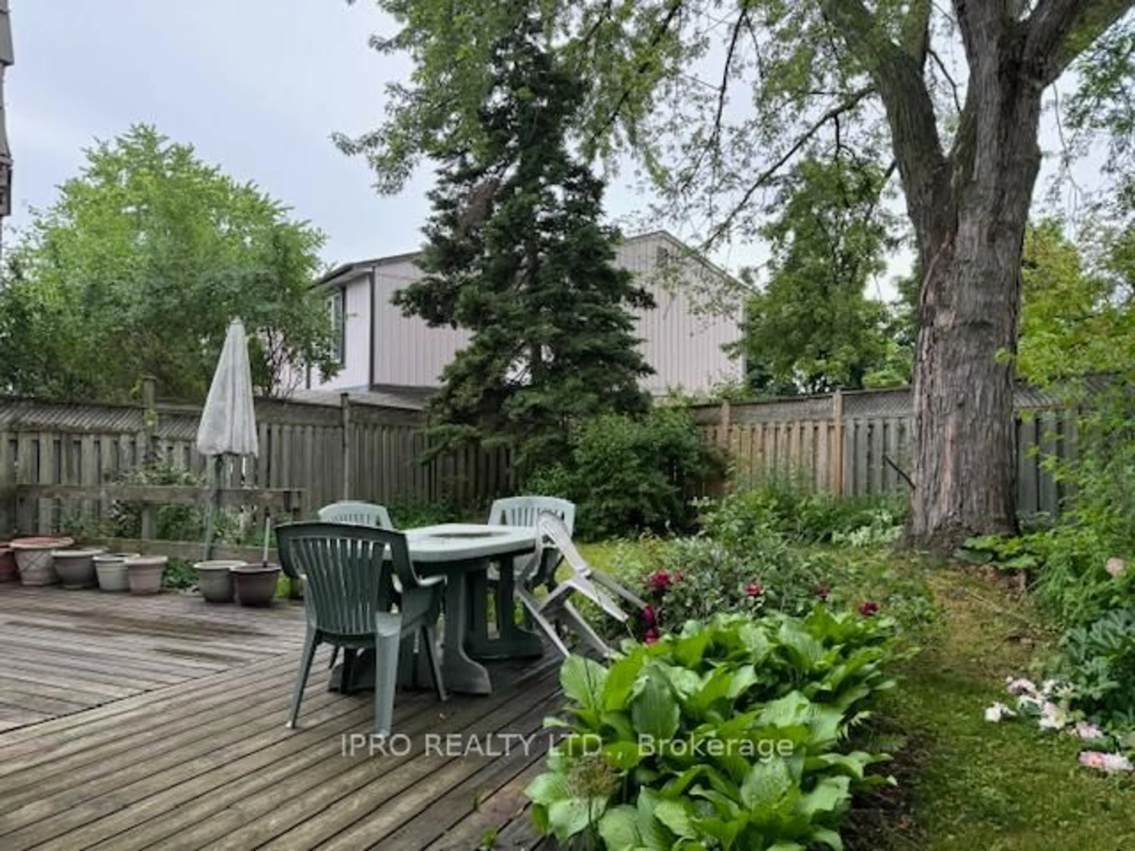 Patio, unknown for 6 Grove Park Sq, Brampton Ontario L6S 2K3