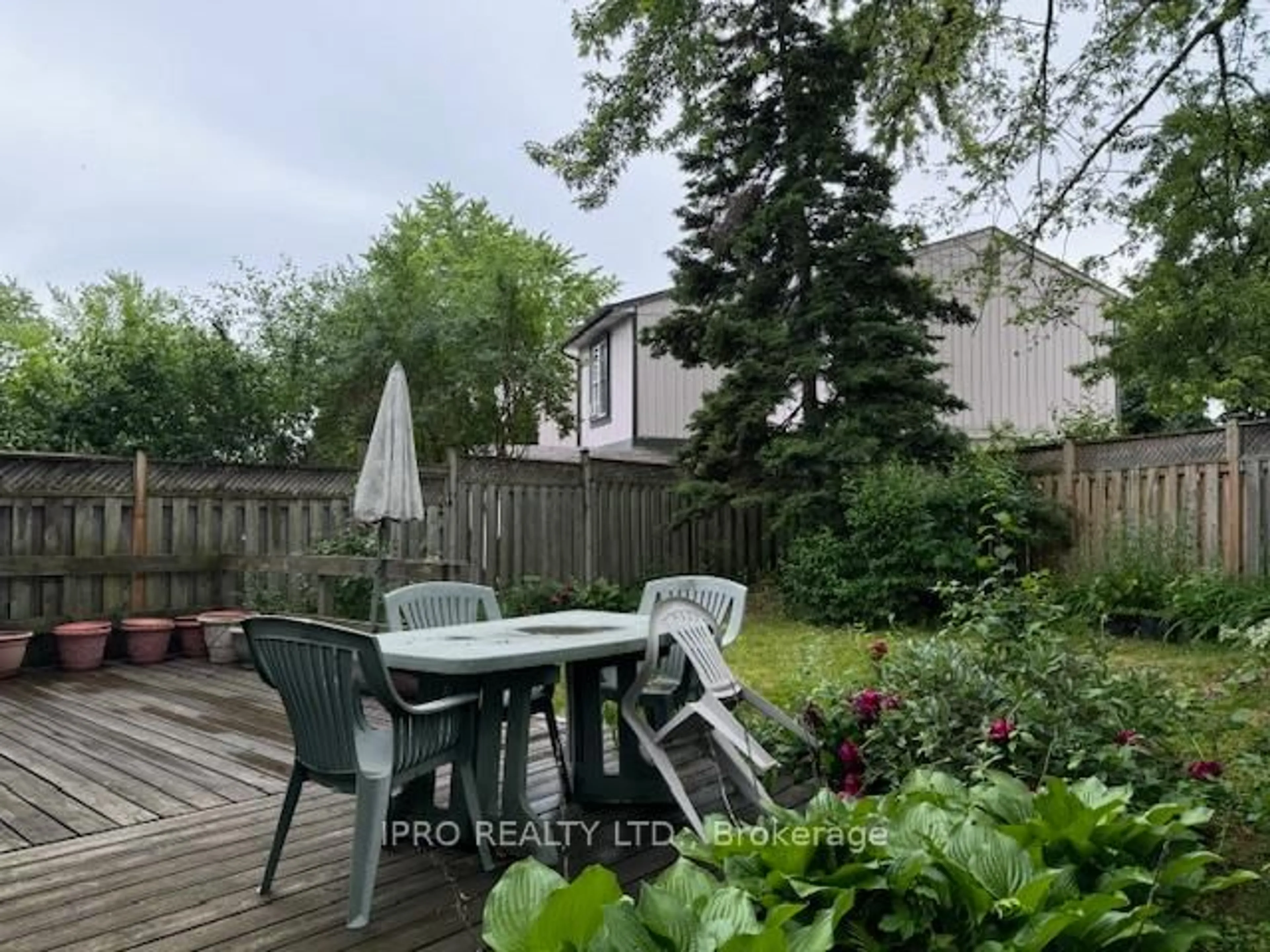 Patio, forest/trees view for 6 Grove Park Sq, Brampton Ontario L6S 2K3