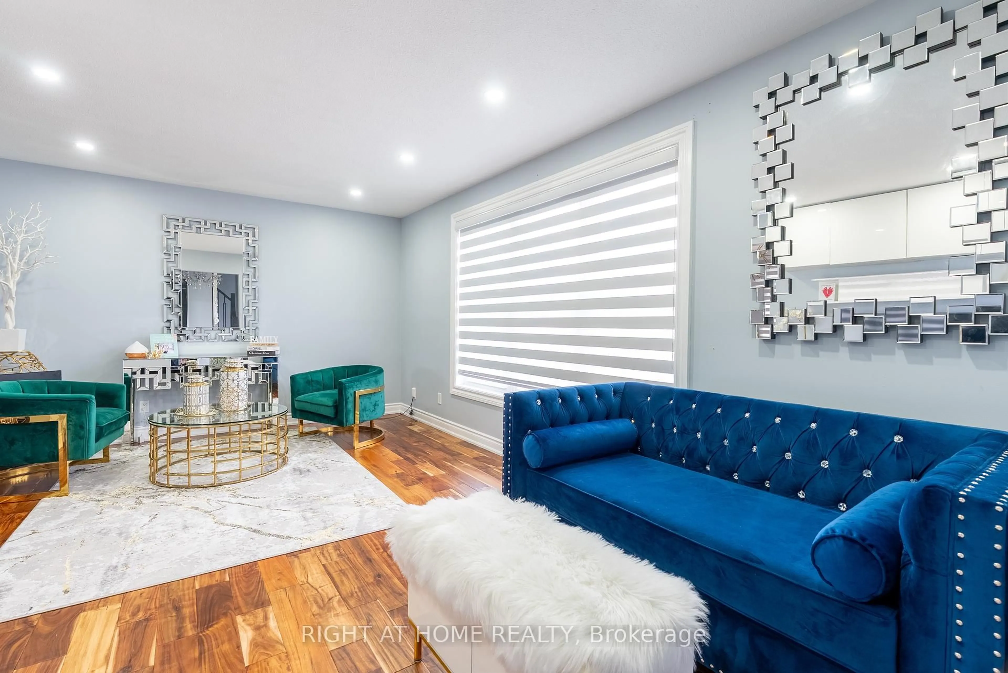 Living room with furniture, unknown for 162 Mountainview Rd, Halton Hills Ontario L7G 4K7