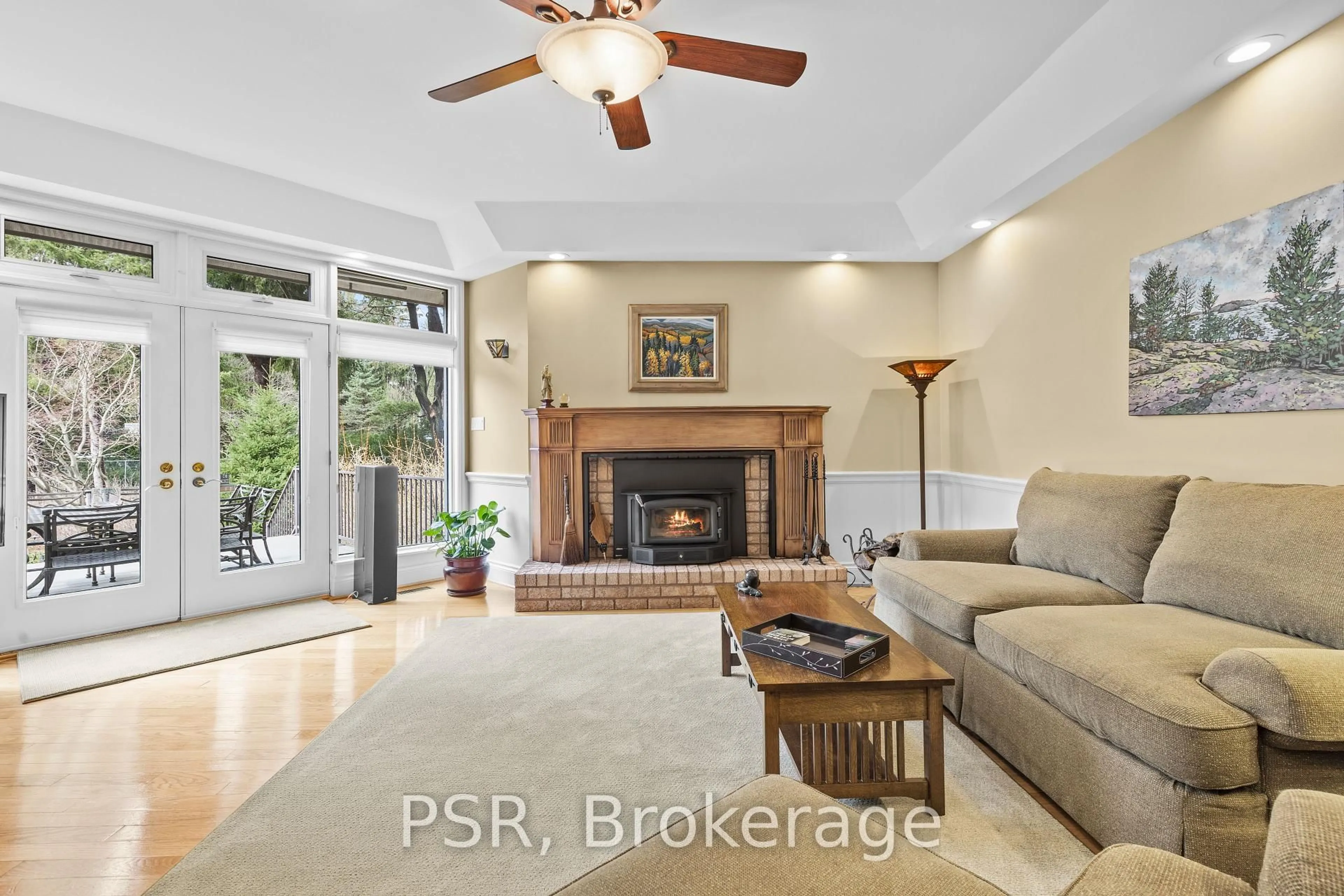 Living room with furniture, ceramic/tile floor for 289 Indian Valley Tr, Mississauga Ontario L5G 2K9