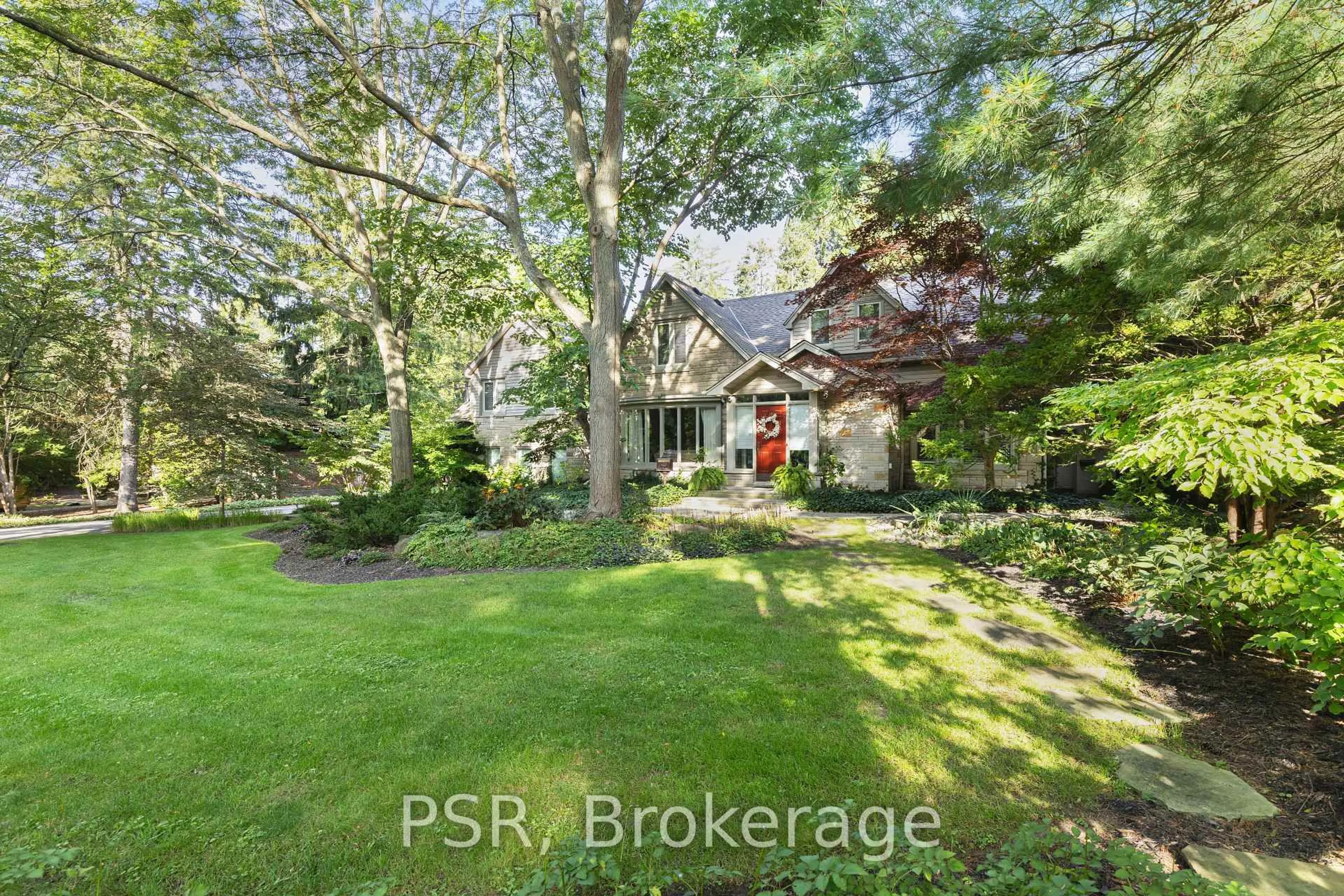 A pic from outside/outdoor area/front of a property/back of a property/a pic from drone, street for 289 Indian Valley Tr, Mississauga Ontario L5G 2K9