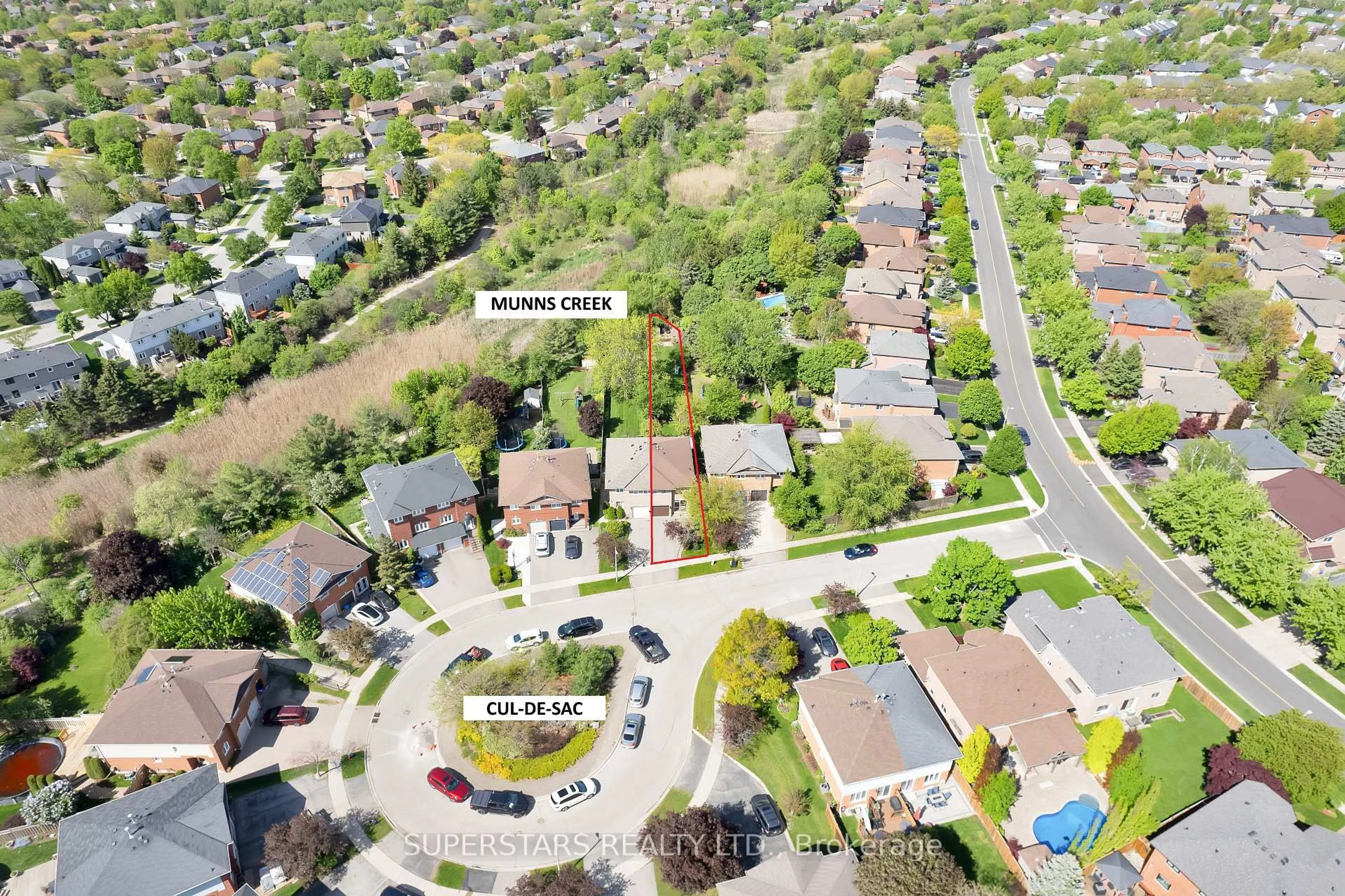 A pic from outside/outdoor area/front of a property/back of a property/a pic from drone, street for 2416 Susquehanna Crt, Oakville Ontario L6H 5Y8