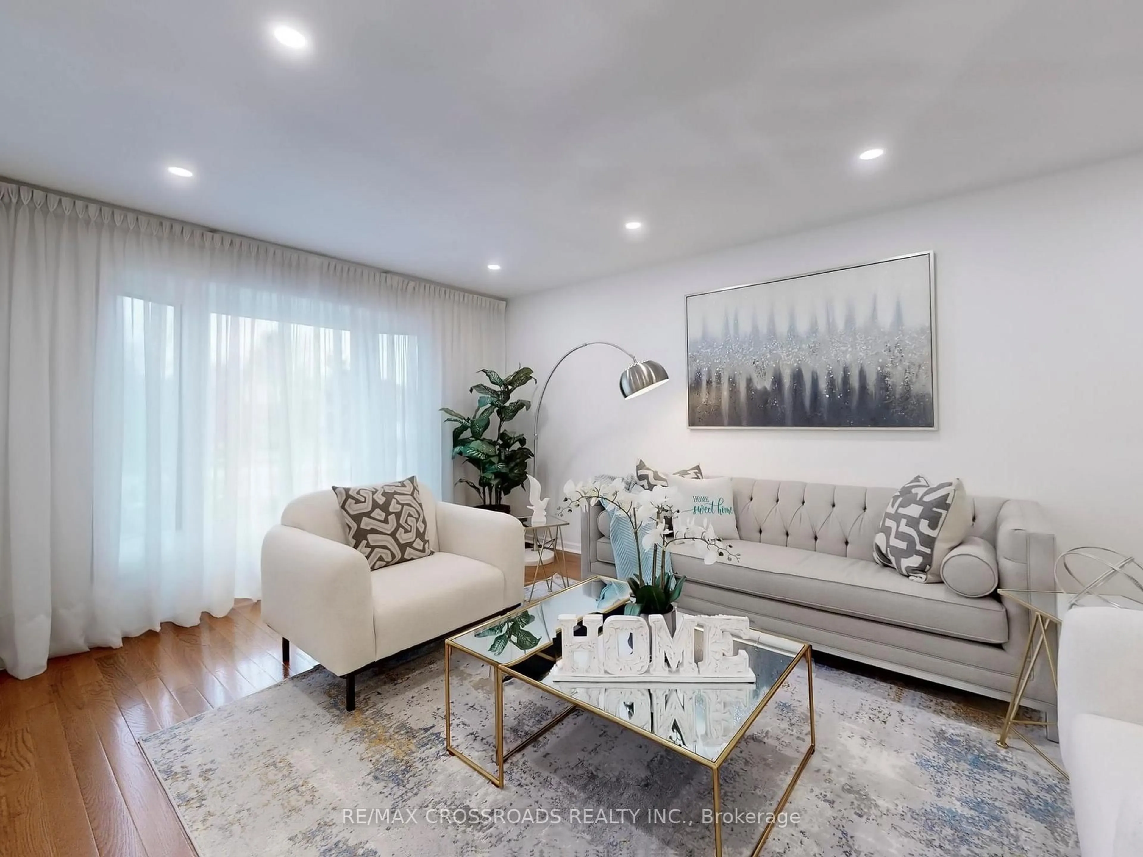 Living room with furniture, unknown for 896 Willowbank Tr, Mississauga Ontario L4W 3T7