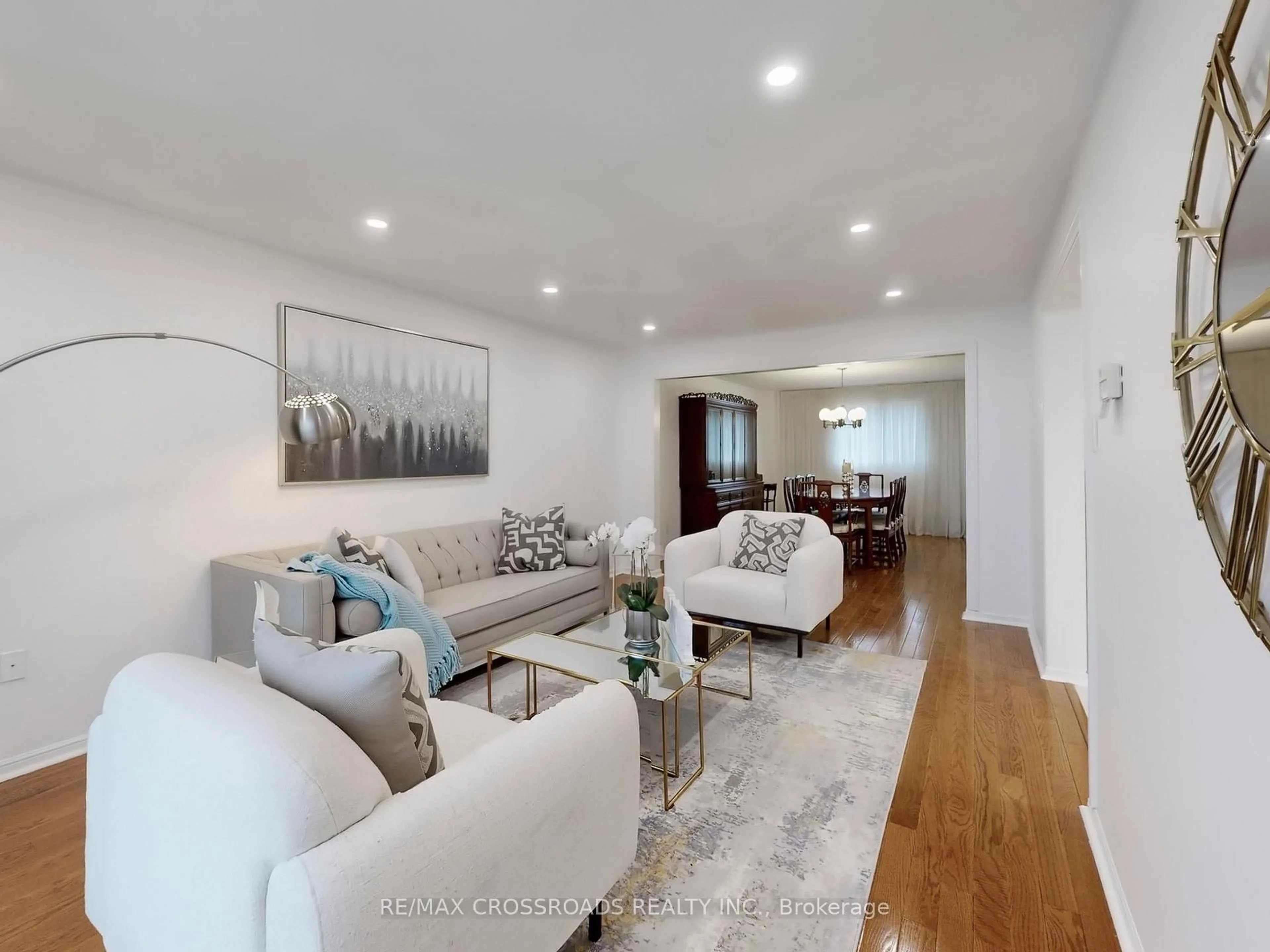 Living room with furniture, unknown for 896 Willowbank Tr, Mississauga Ontario L4W 3T7