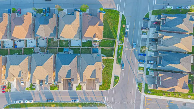 Primary image of 157 Baffin Cres