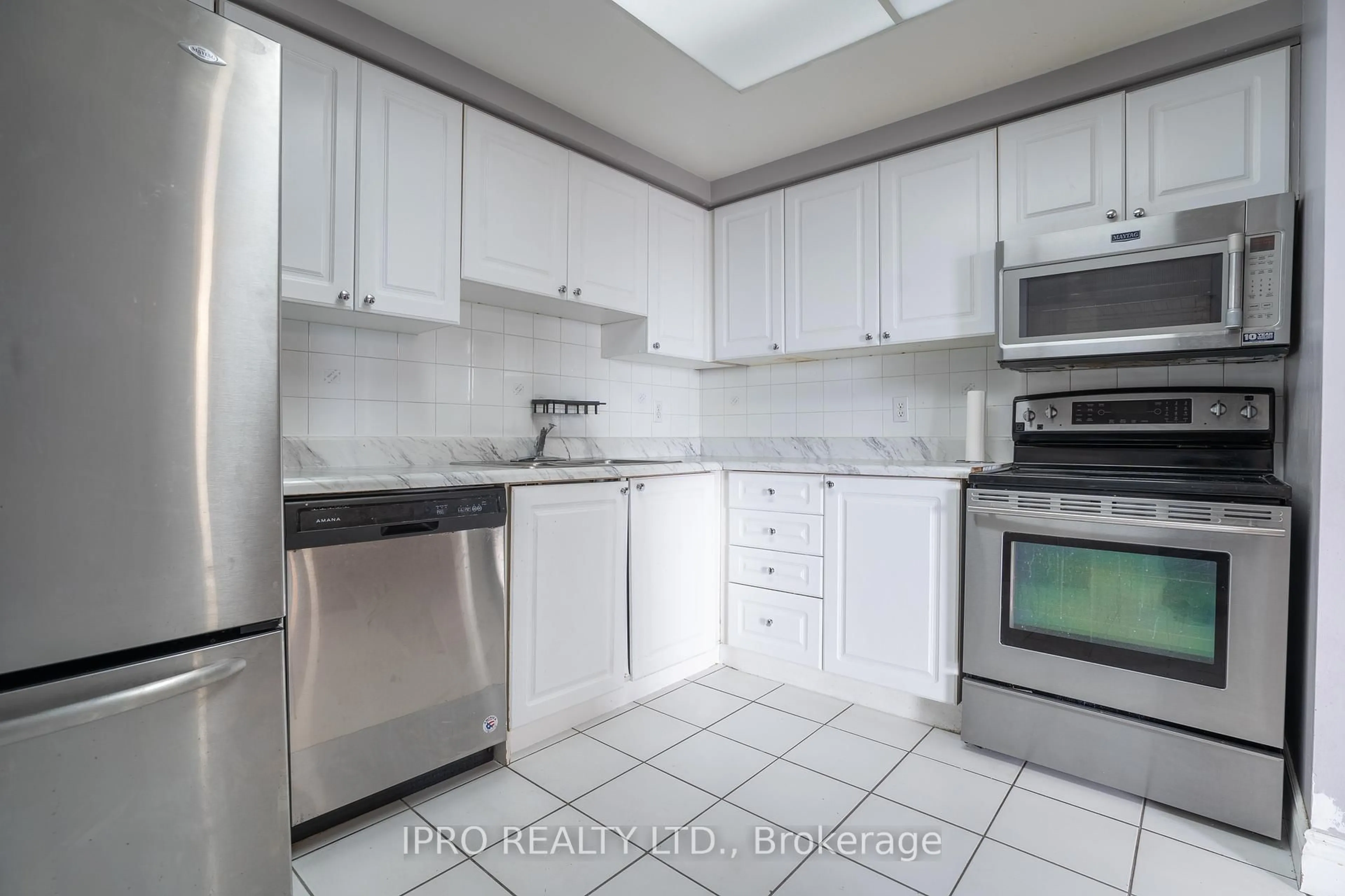 Standard kitchen, ceramic/tile floor for 135 hillcrest Ave #2208, Mississauga Ontario L5B 4B1