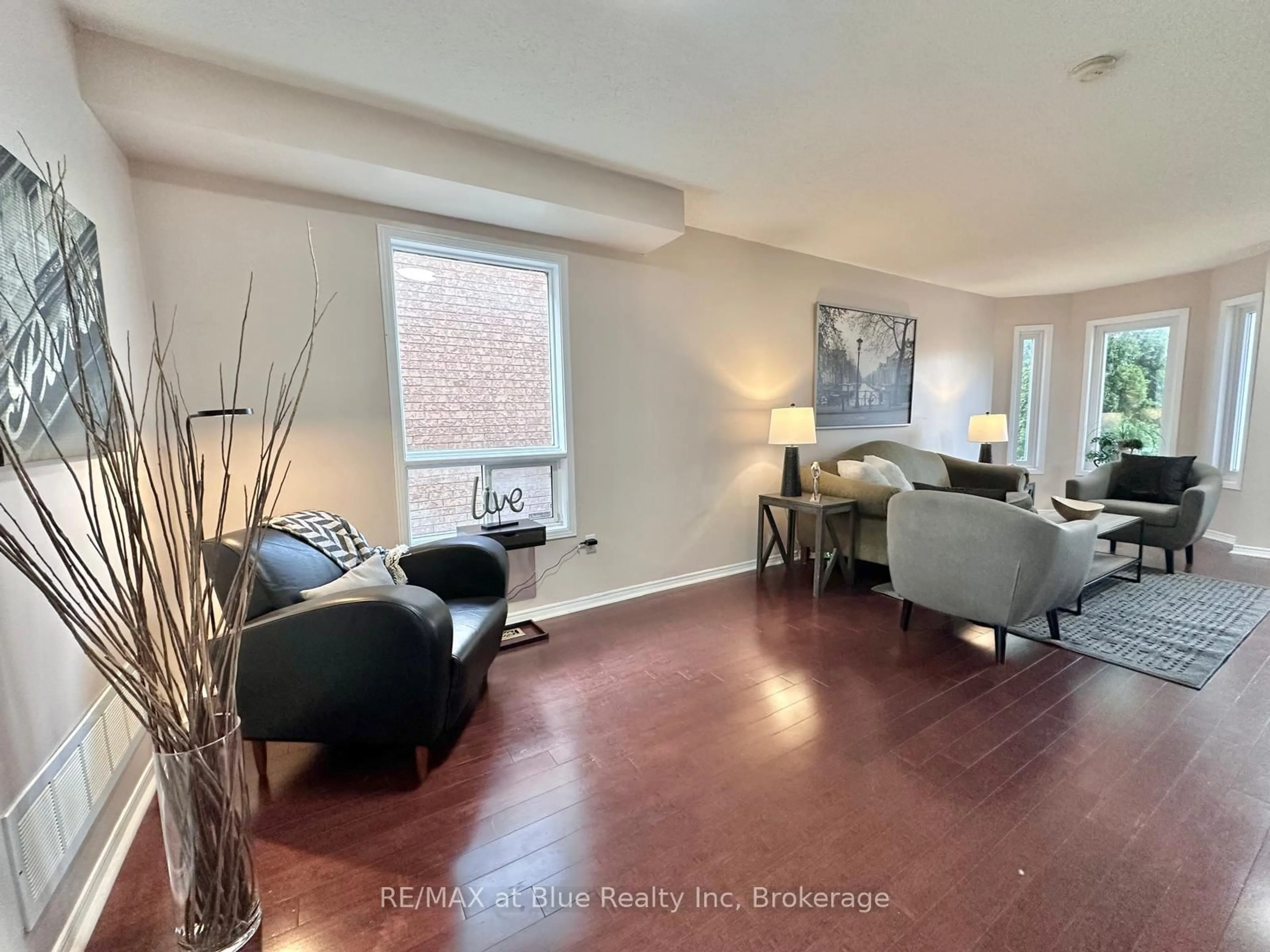 Living room with furniture, unknown for 192 Lockwood Rd, Brampton Ontario L6Y 4Y4