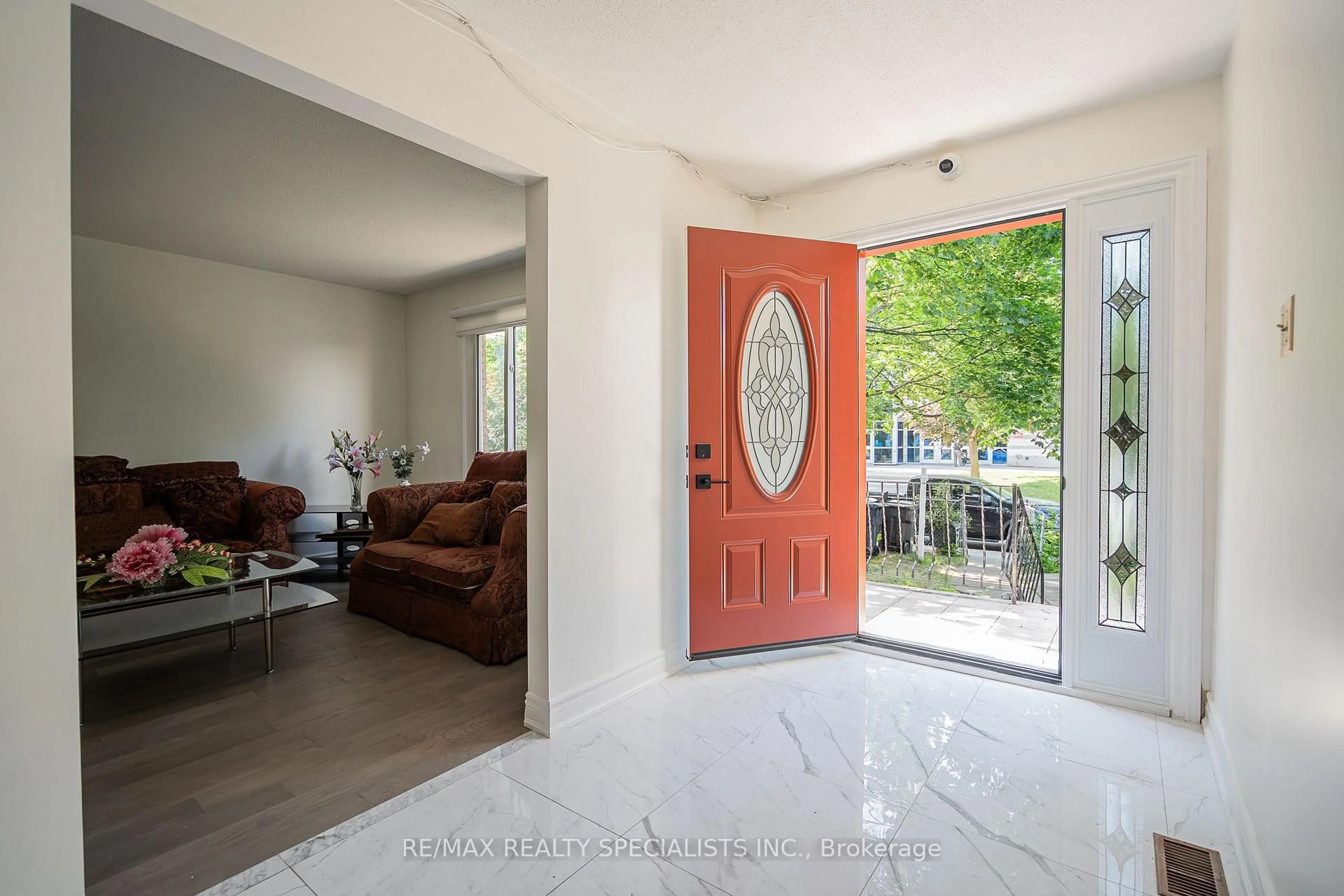 Indoor entryway for 25 Auburn Ave, Toronto Ontario M6H 2L6