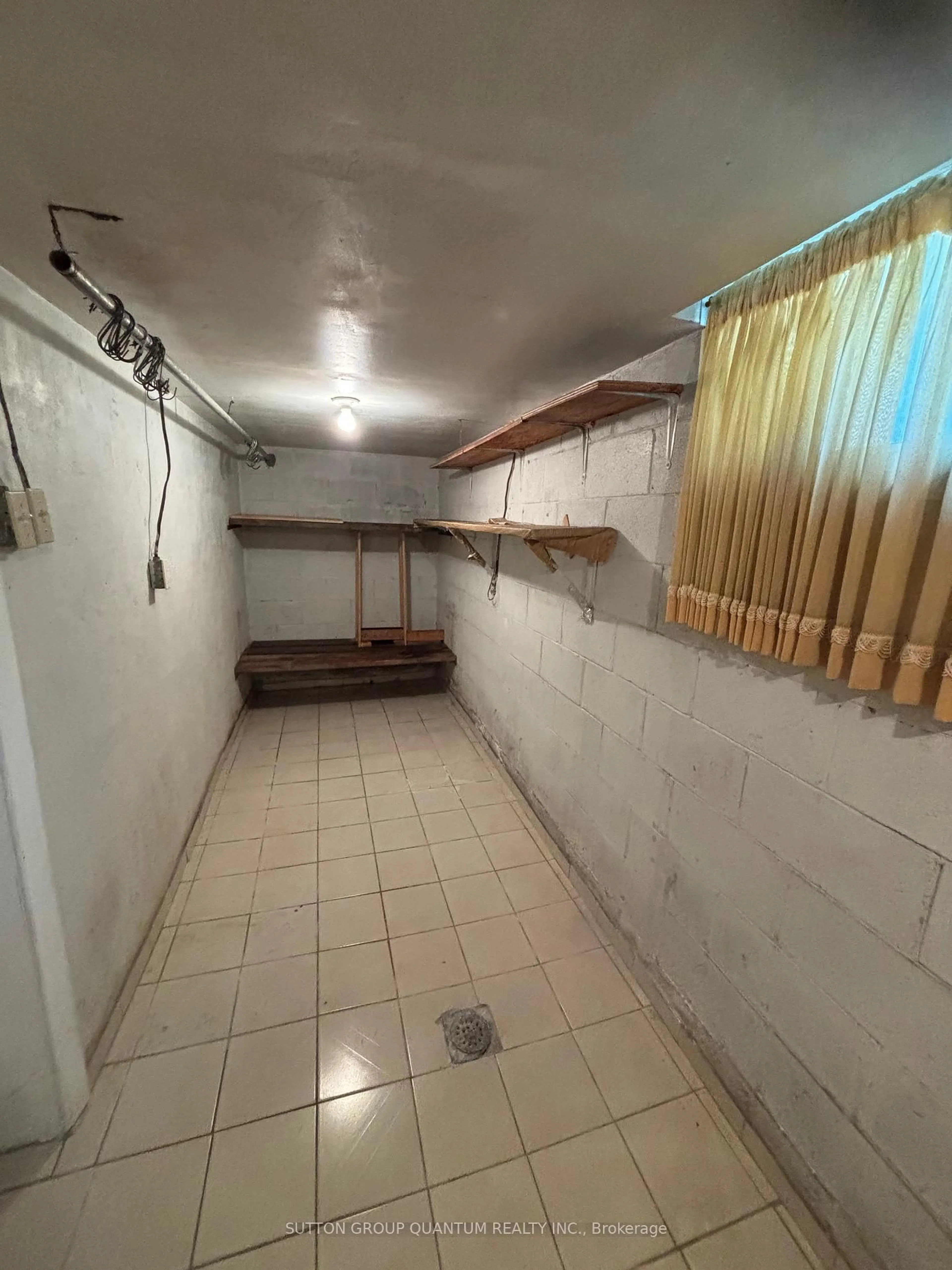 A pic of a room for 61 Forest Ave, Mississauga Ontario L5G 1L3