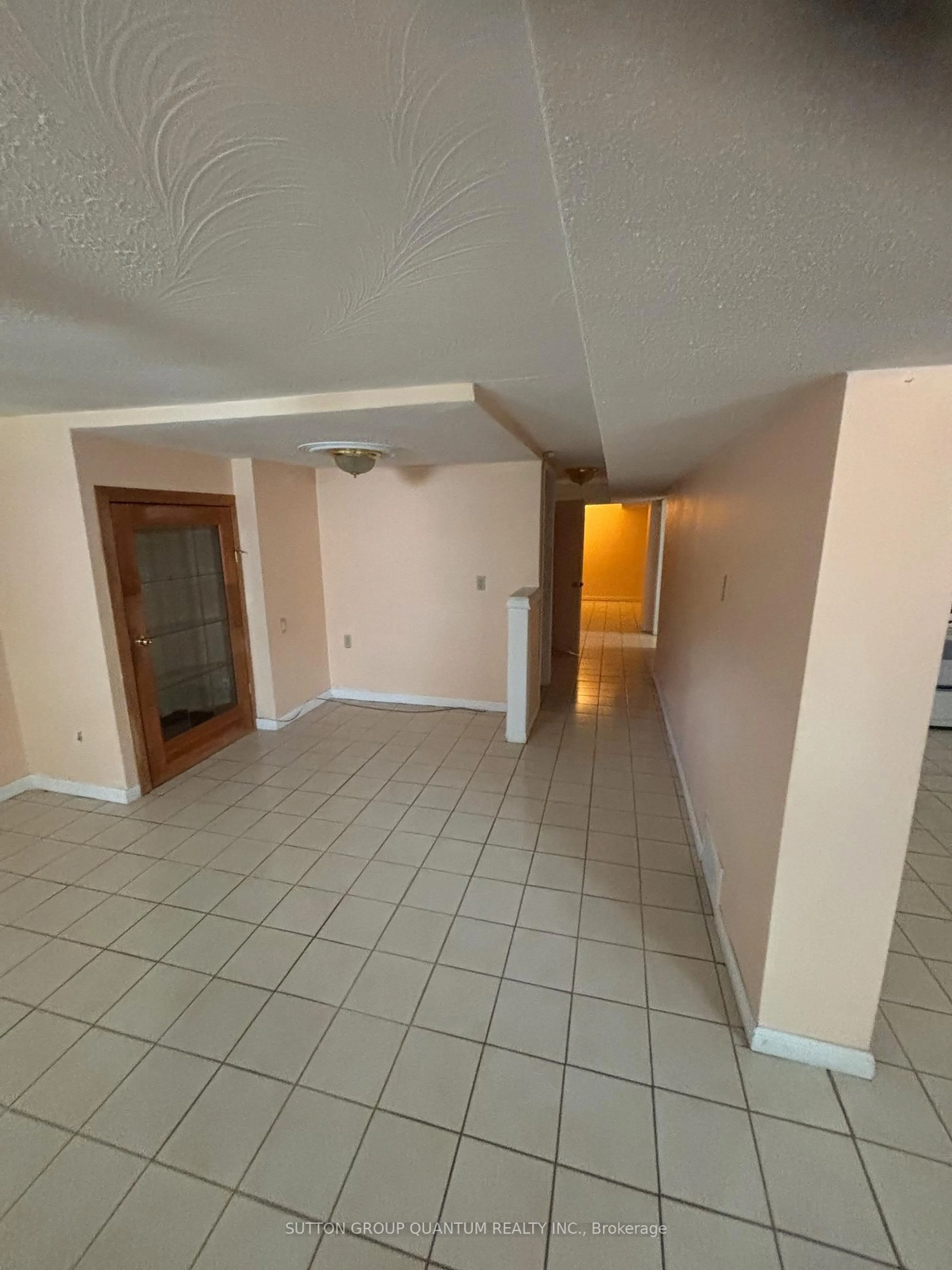 A pic of a room for 61 Forest Ave, Mississauga Ontario L5G 1L3