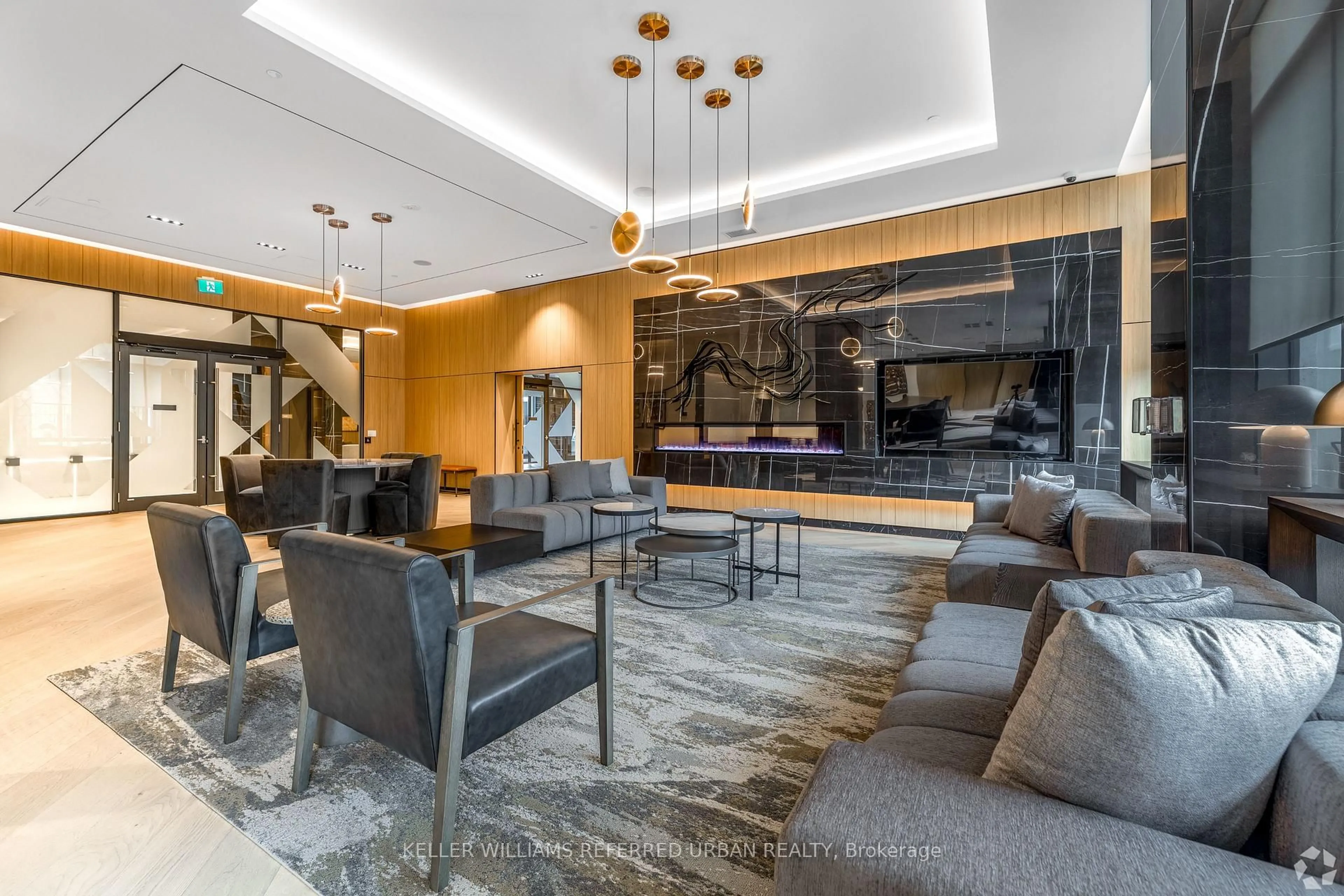 Lobby for 202 Burnhamthorpe Rd #324, Mississauga Ontario L5A 0B2