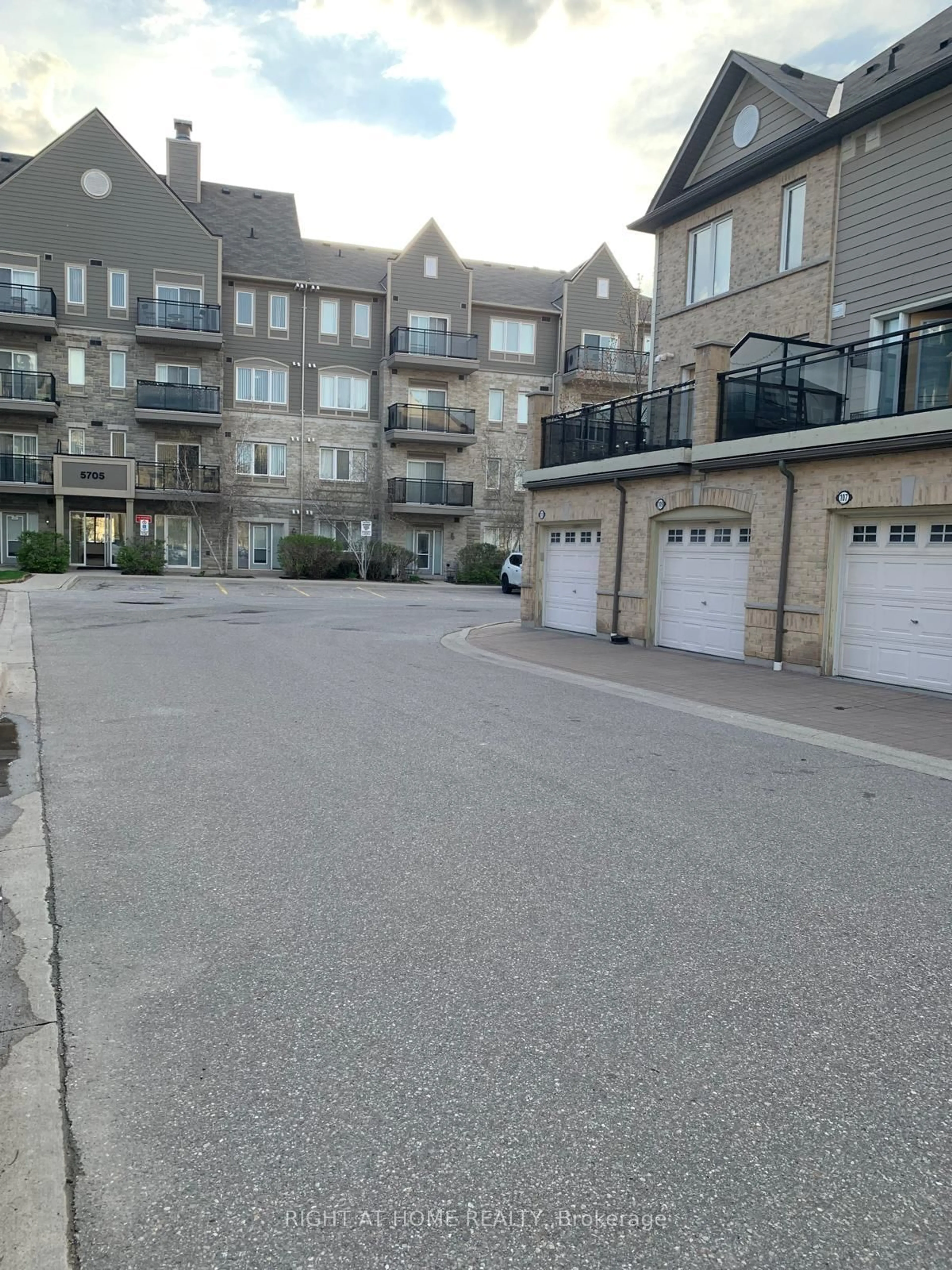 A pic from outside/outdoor area/front of a property/back of a property/a pic from drone, street for 3075 Thomas St #413, Mississauga Ontario L5M 0M4