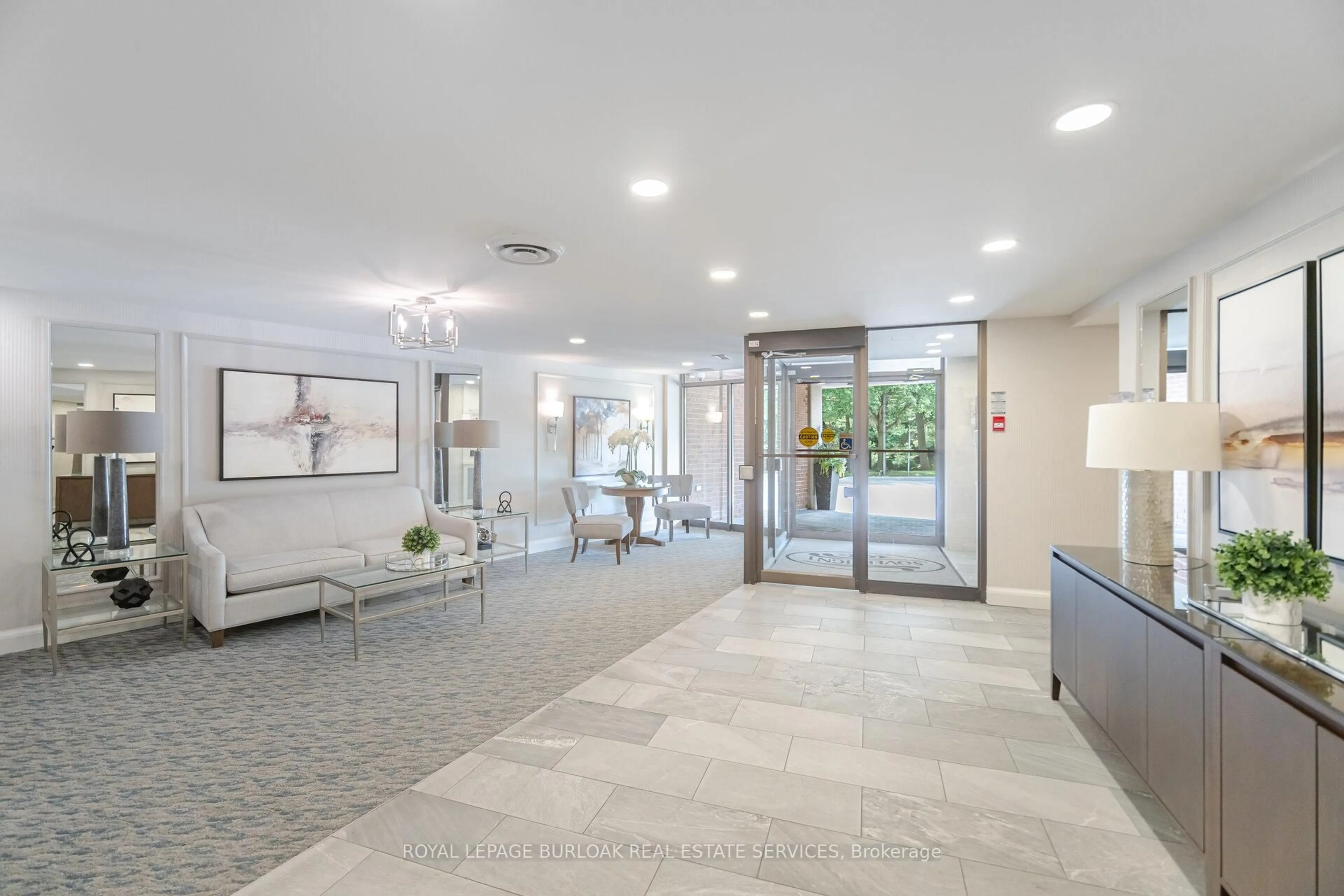 Indoor foyer for 1230 Marlborough Crt #606, Oakville Ontario L6H 3K6
