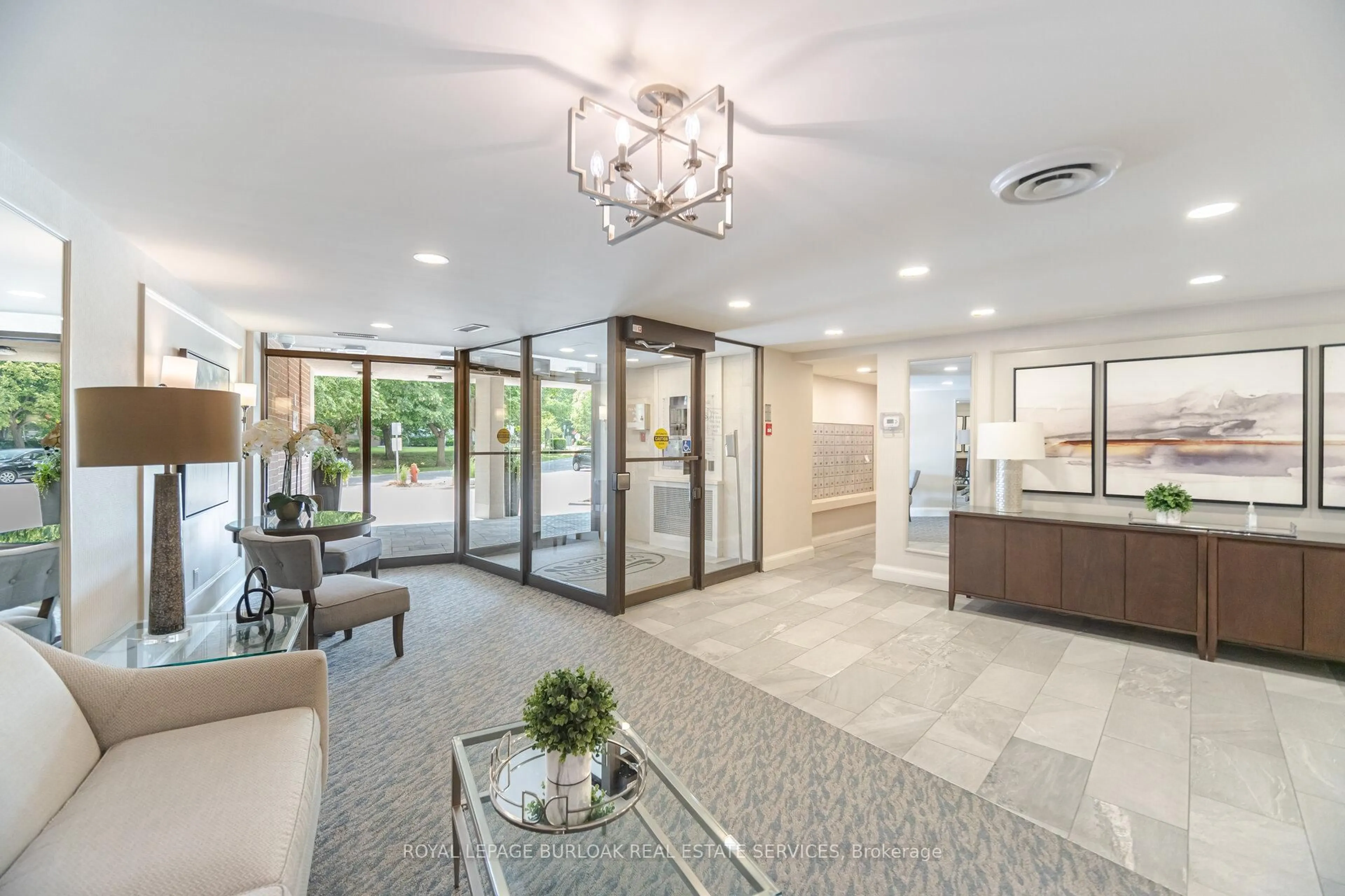Indoor foyer for 1230 Marlborough Crt #606, Oakville Ontario L6H 3K6