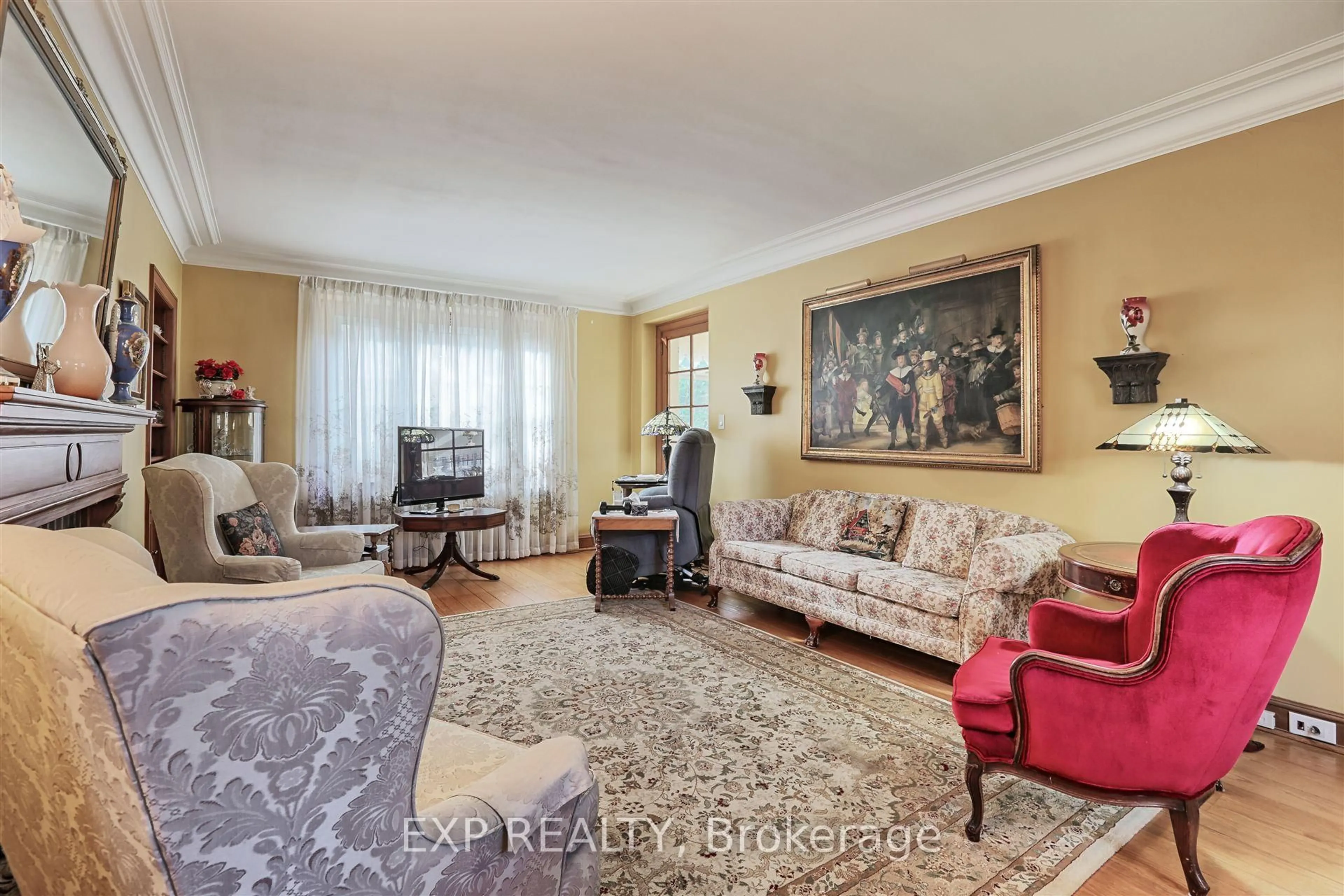 Living room with furniture, unknown for 2470 Jarvis St, Mississauga Ontario L5C 2P6