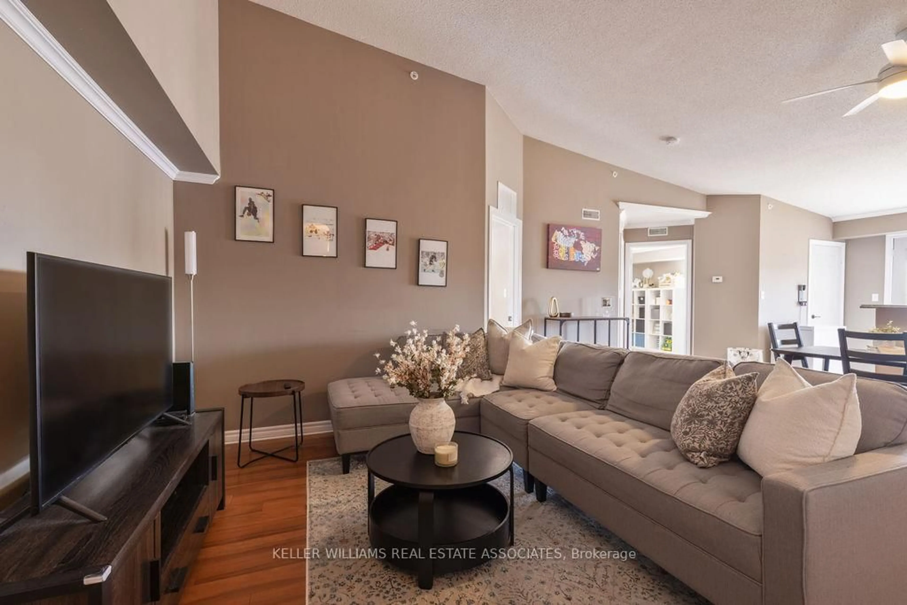 Living room with furniture, unknown for 4003 Kilmer Dr #411, Burlington Ontario L7M 4M1