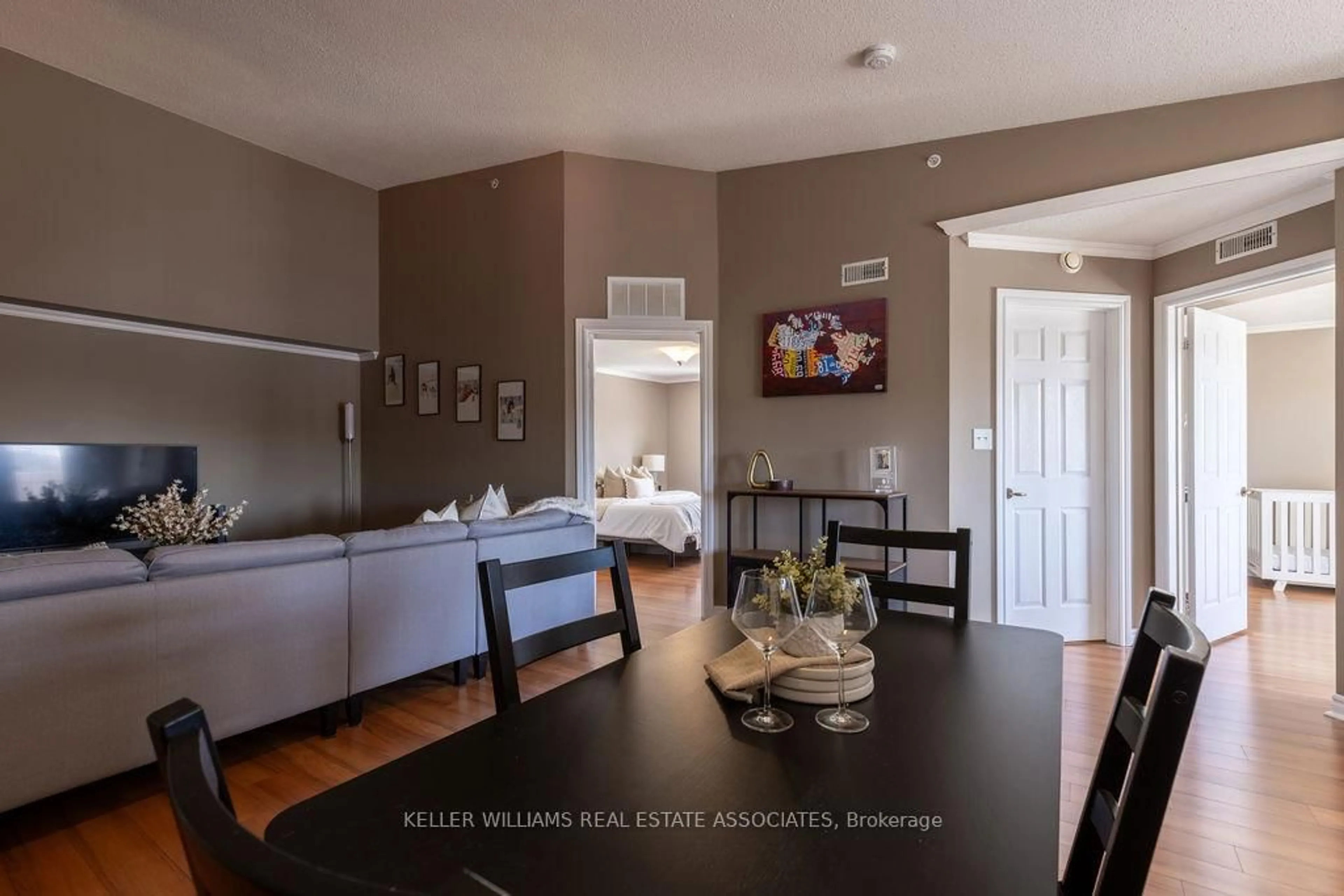 Open concept kitchen, unknown for 4003 Kilmer Dr #411, Burlington Ontario L7M 4M1
