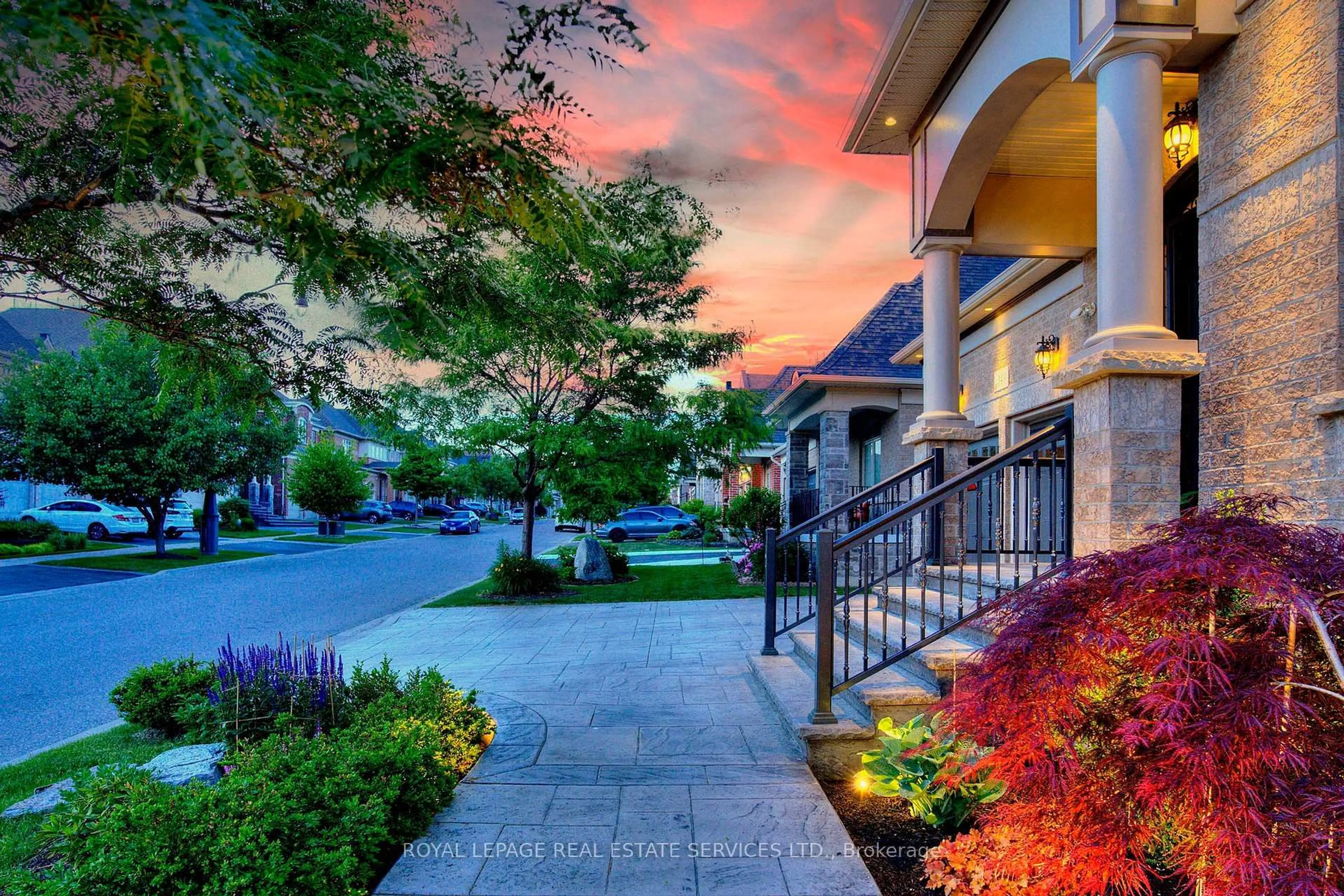 Patio, street for 149 Coastline Dr, Brampton Ontario L6Y 0S3