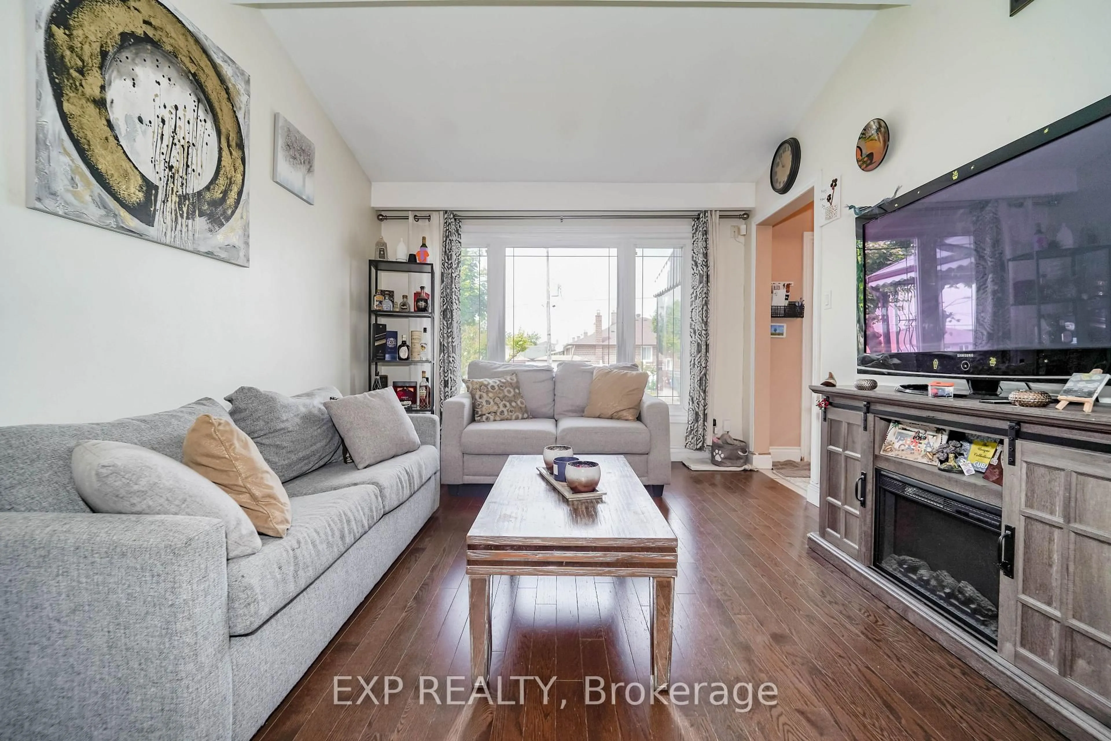 Living room with furniture, wood/laminate floor for 69 Lomar Dr, Toronto Ontario M3N 1Z2