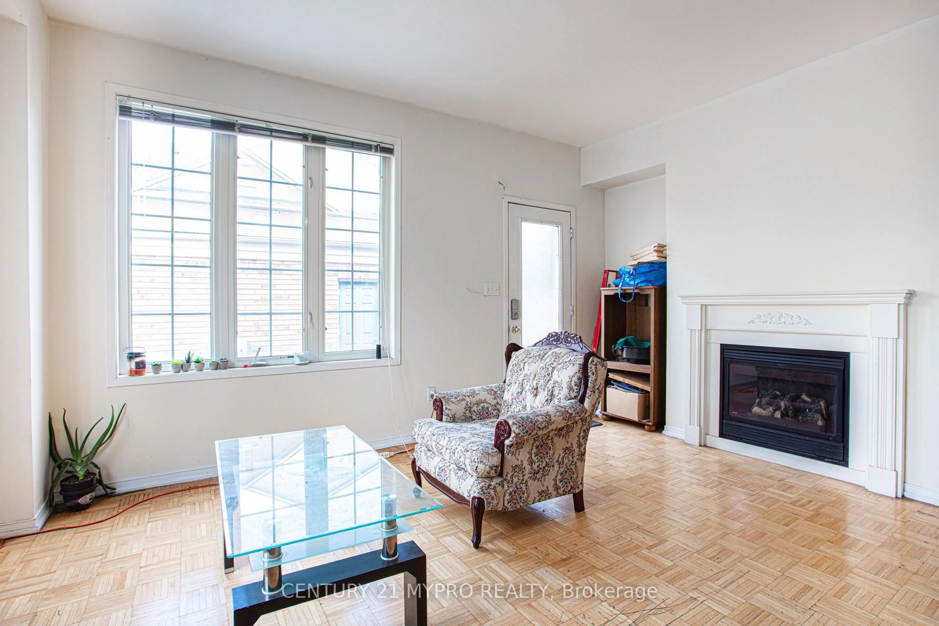 Living room with furniture, unknown for 333 Cook Rd, Toronto Ontario M3J 3T2