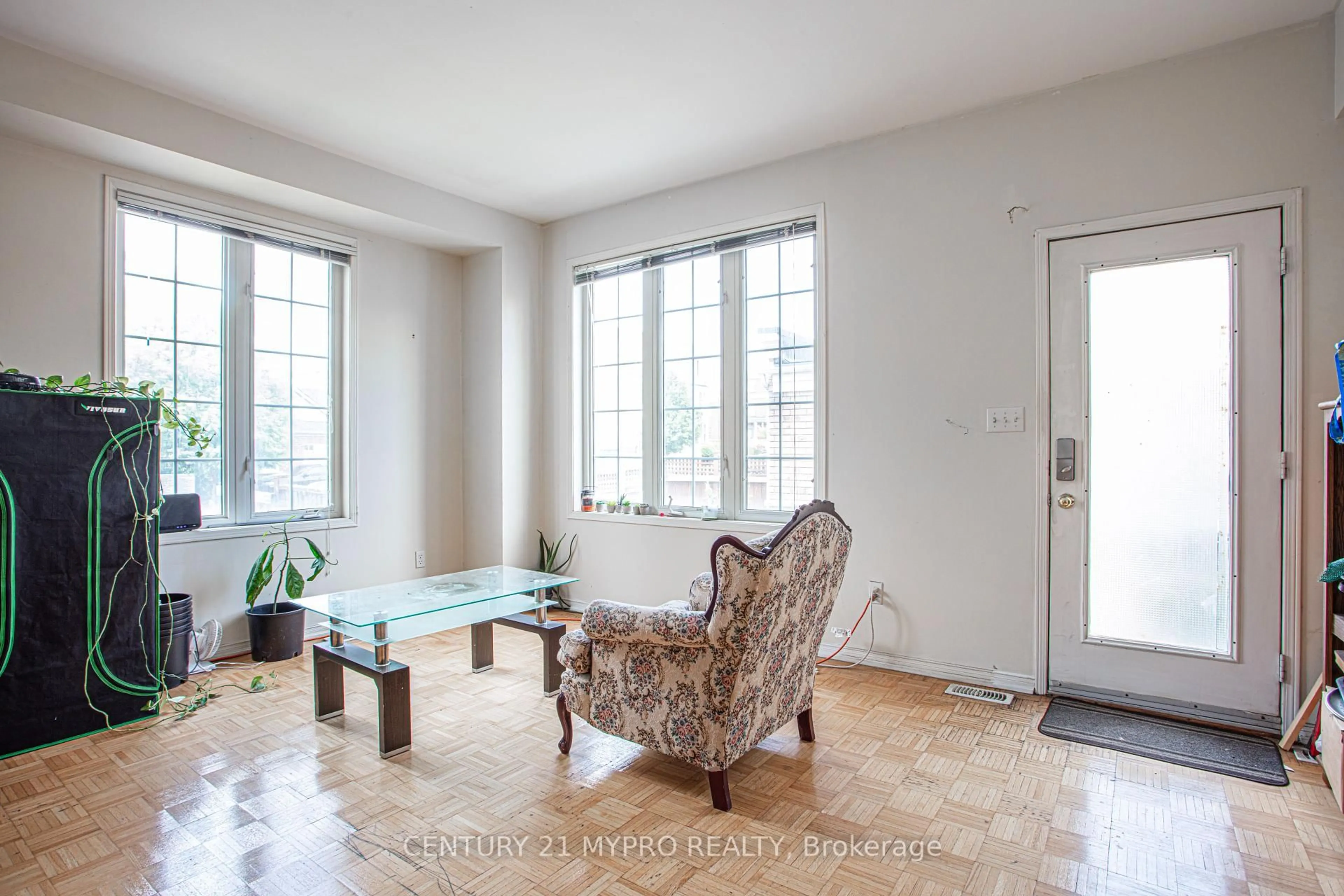 Living room with furniture, unknown for 333 Cook Rd, Toronto Ontario M3J 3T2
