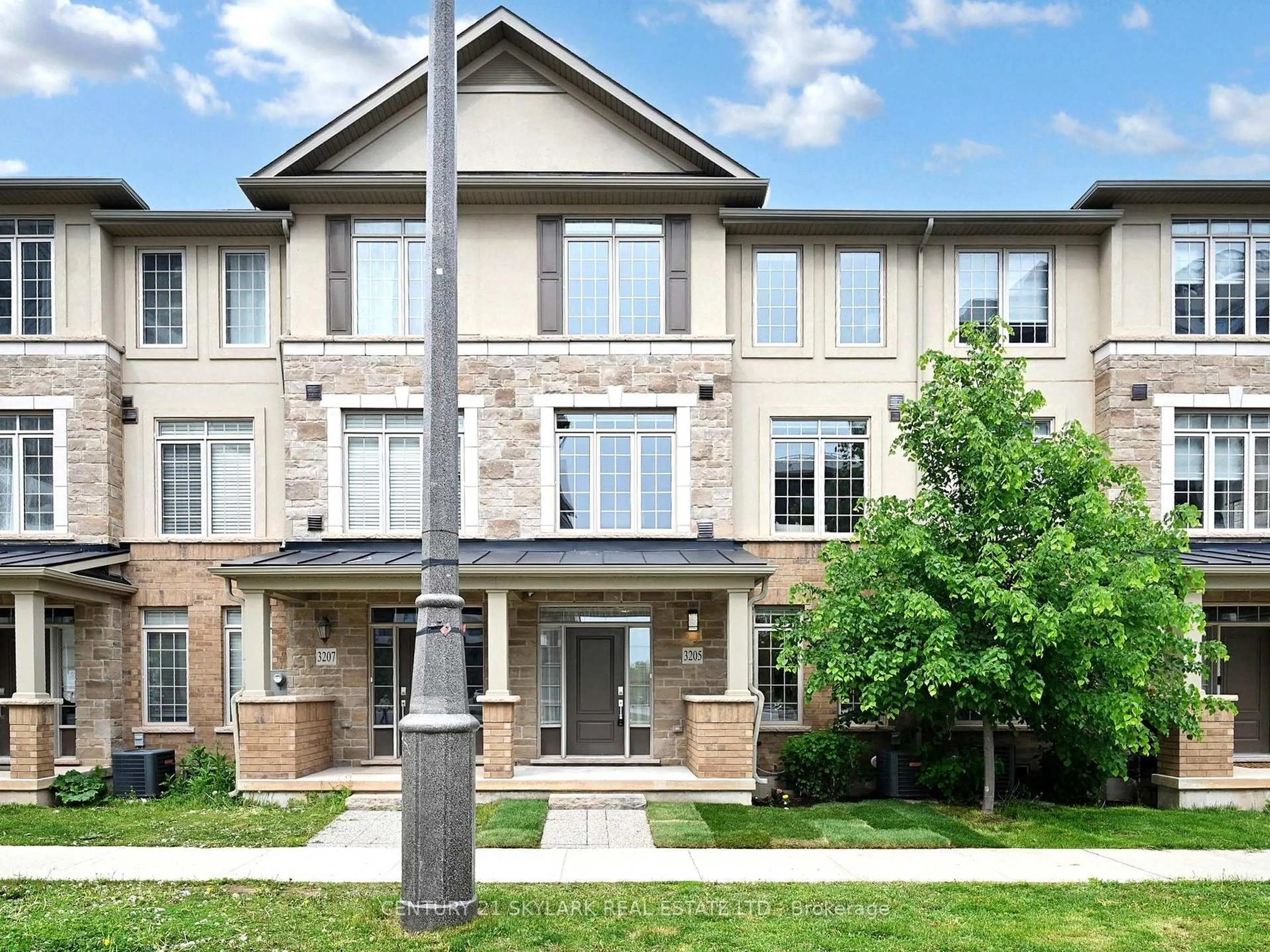 Home with brick exterior material, building for 3205 William Coltson Ave, Oakville Ontario L6H 0X1