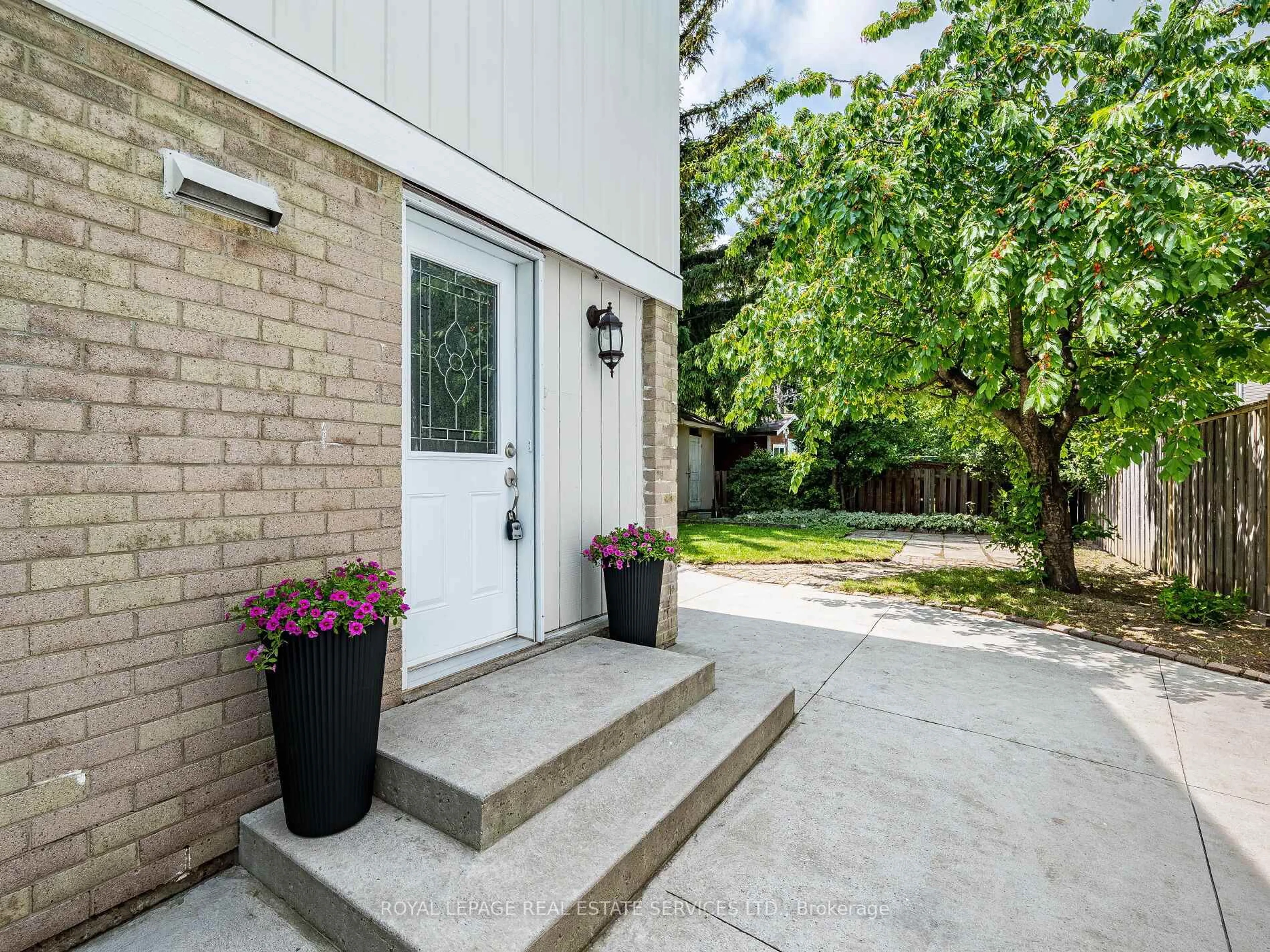 Unknown for 20 Handel Crt, Brampton Ontario L6S 1Y4