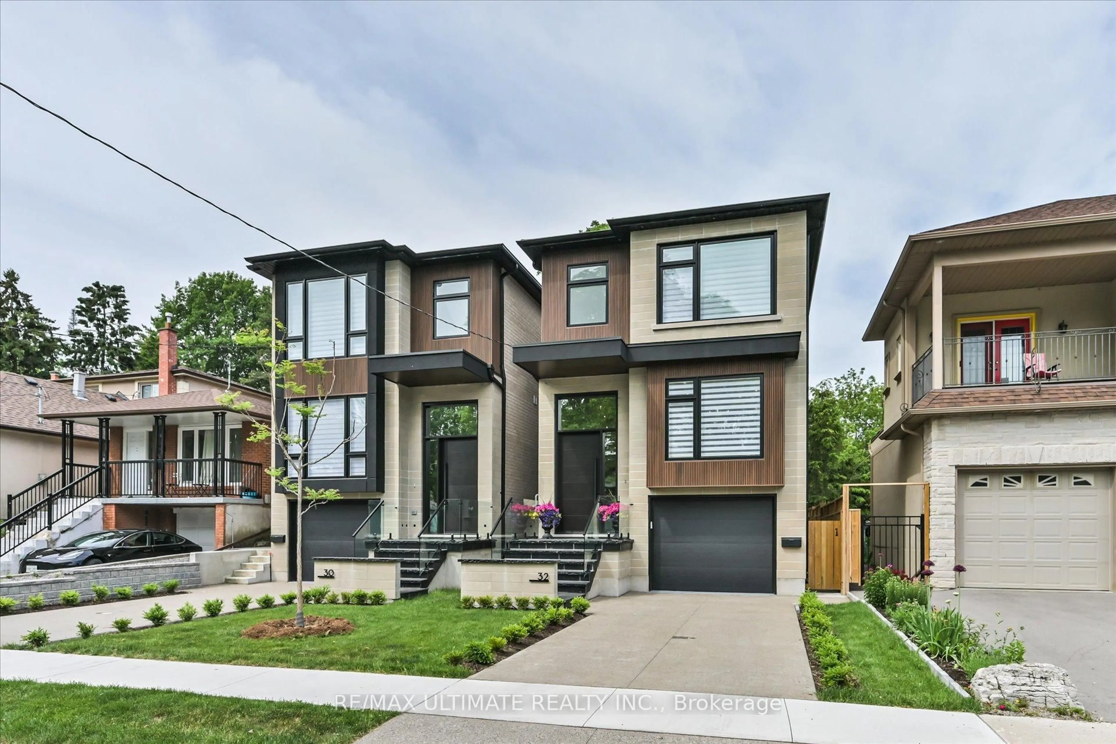 Home with brick exterior material, street for 32 Thirty Eighth St, Toronto Ontario M8W 3L9