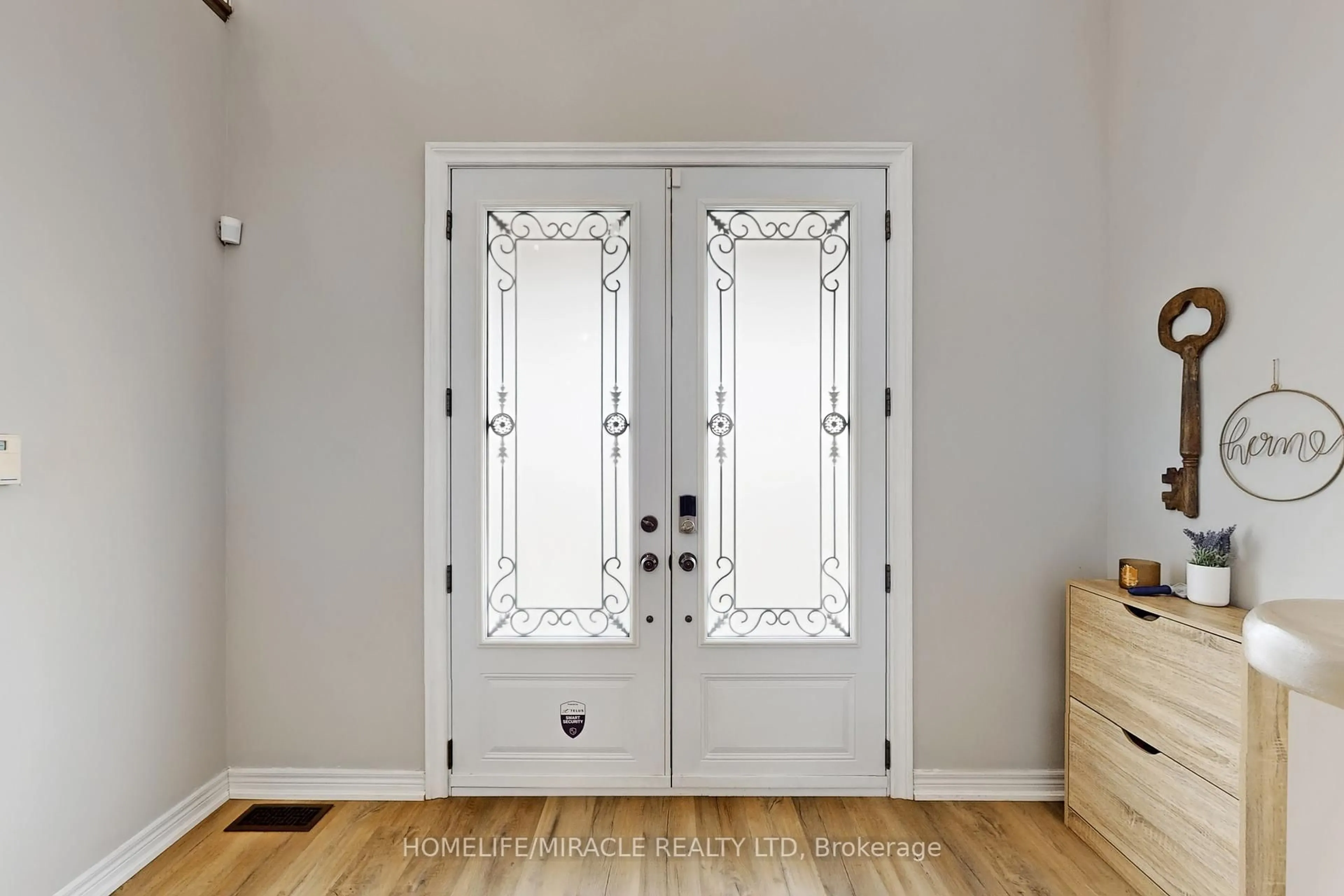 Indoor entryway for 467 Willmott Cres, Milton Ontario L9T 6W7