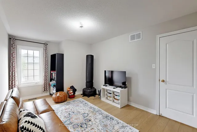 Additional image 12 of 467 Willmott Cres