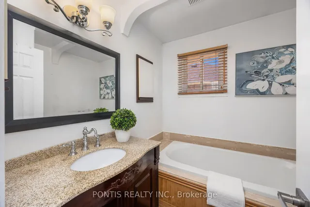 Additional property image - 438 ABERFOYLE Crt